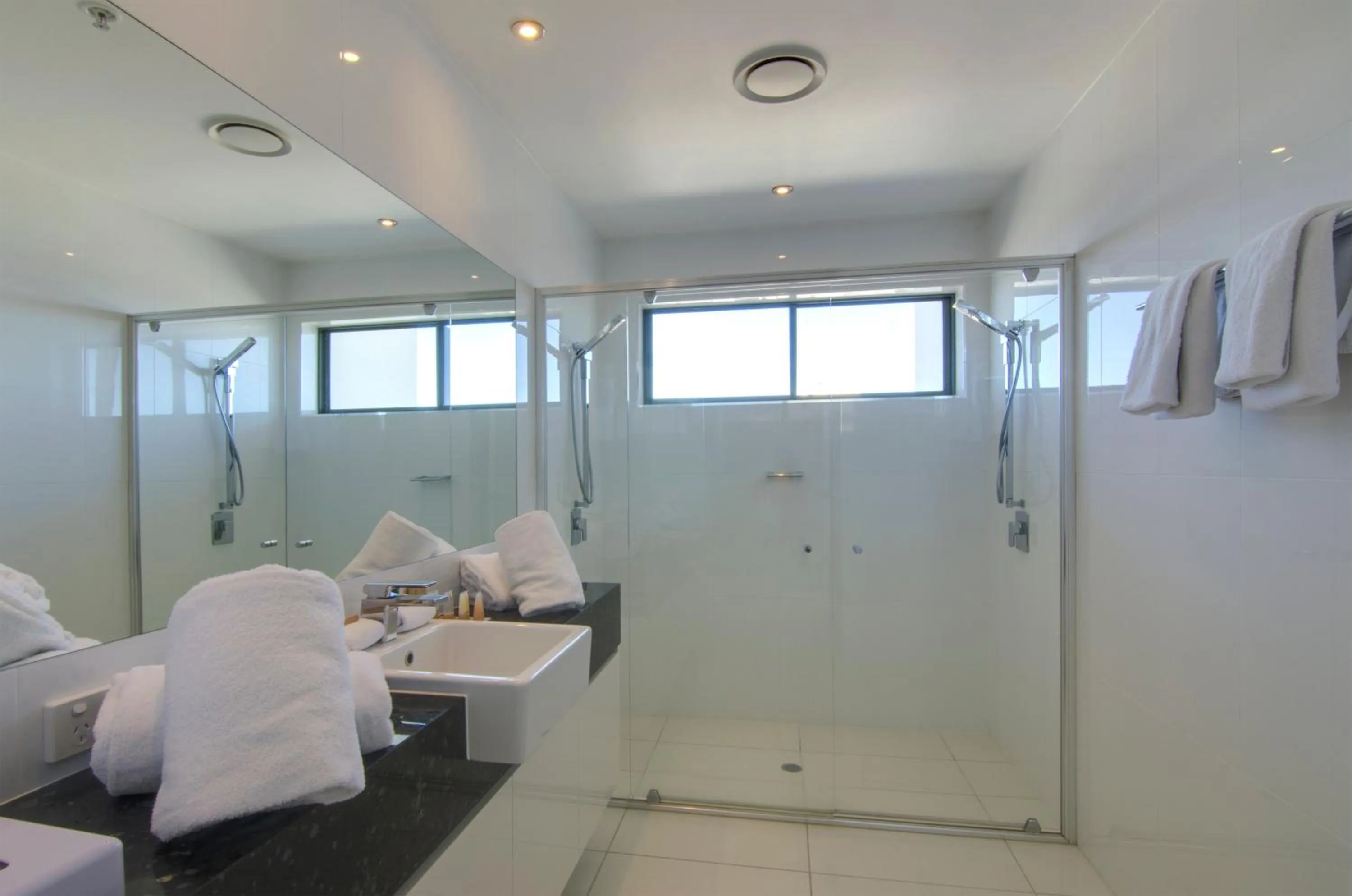 Shower in Beach on Sixth