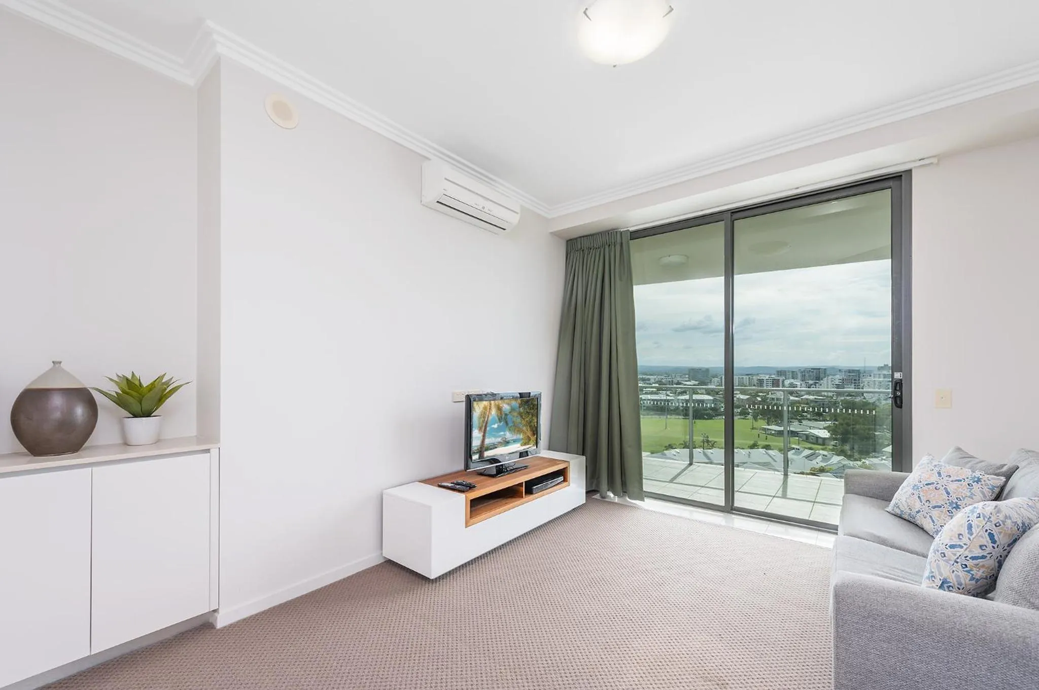 TV and multimedia in Beach on Sixth