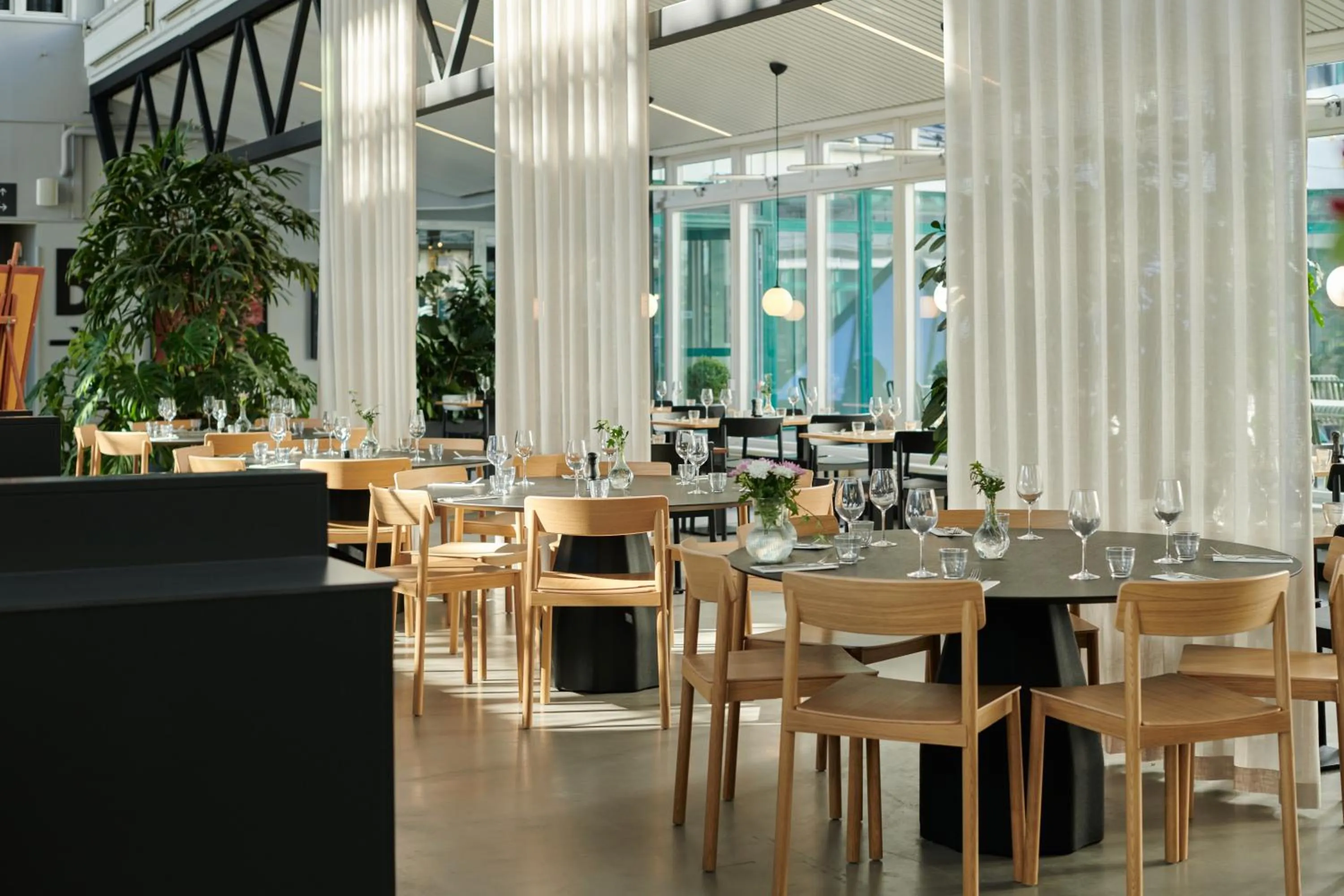 Restaurant/places to eat in First Hotel Stockholm North