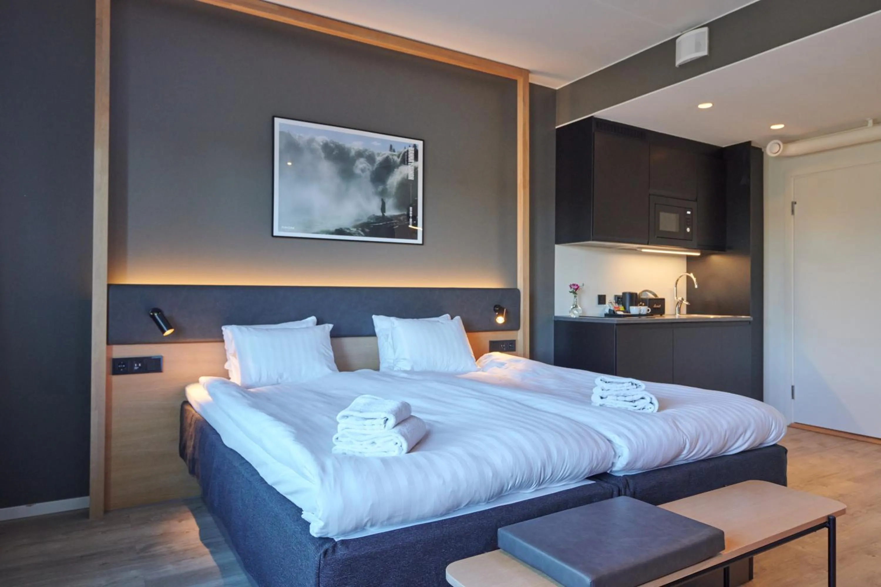 Kitchen or kitchenette, Bed in First Hotel Stockholm North