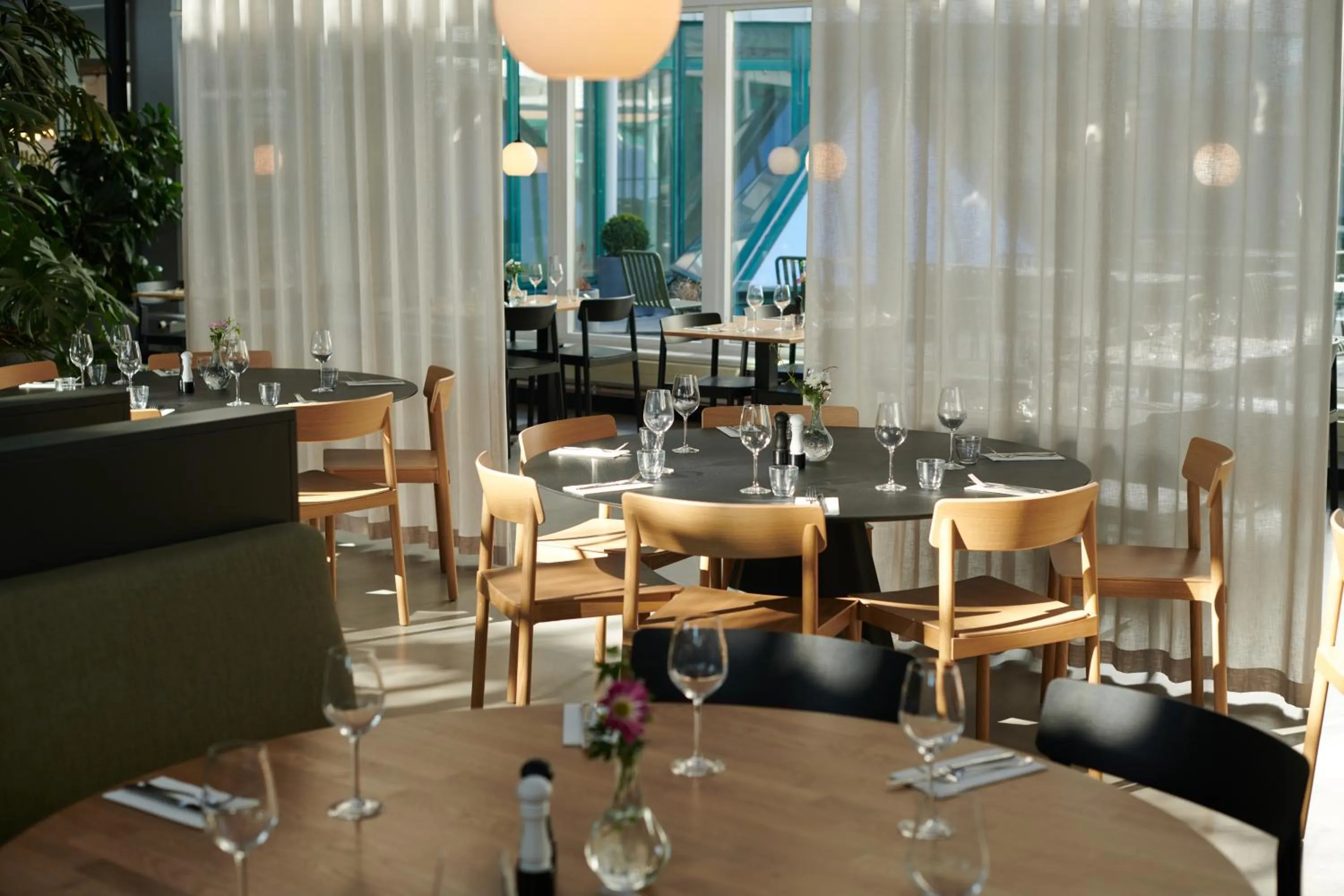 Restaurant/places to eat in First Hotel Stockholm North