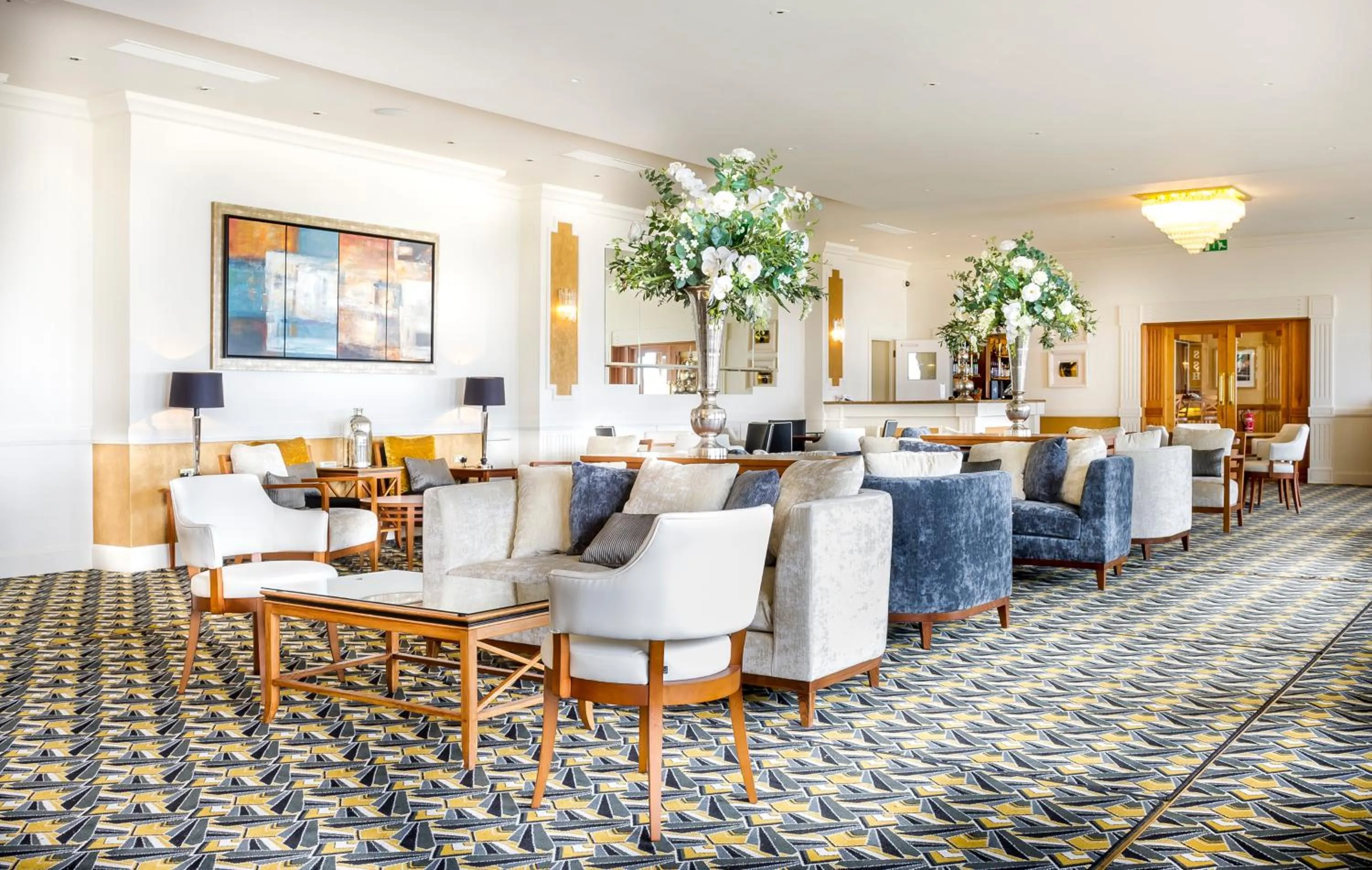 Lounge or bar in Saunton Sands Hotel Source Spa and Wellness