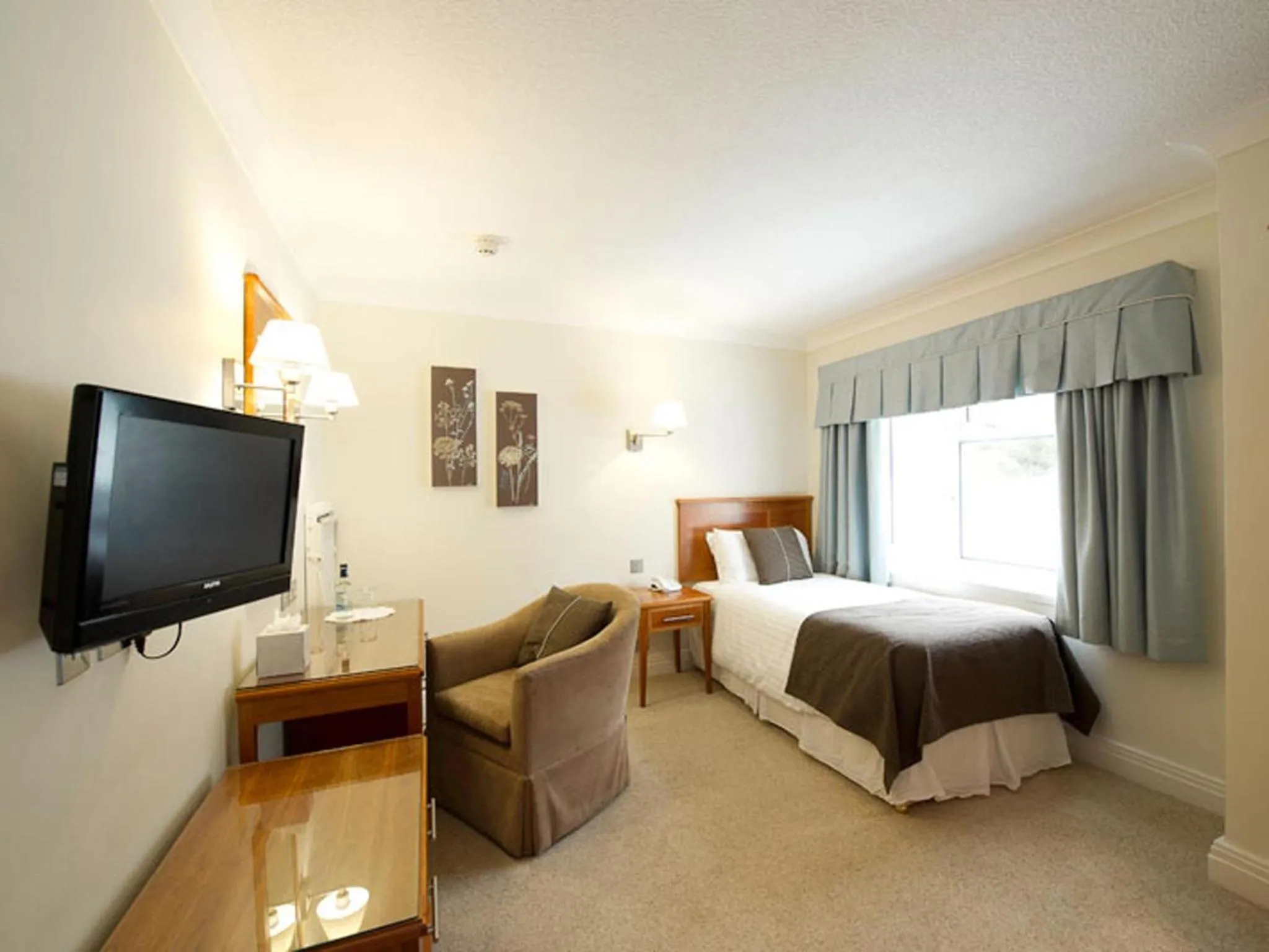 Photo of the whole room, Bed in Saunton Sands Hotel Source Spa and Wellness