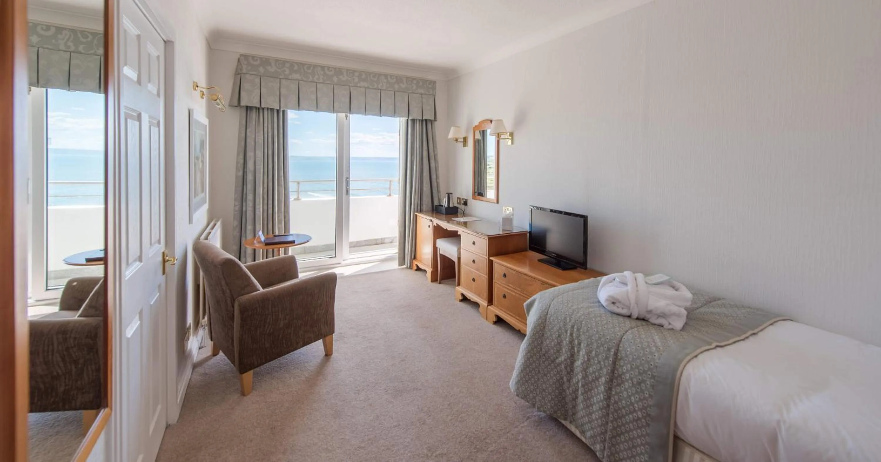 Photo of the whole room, Bed in Saunton Sands Hotel Source Spa and Wellness