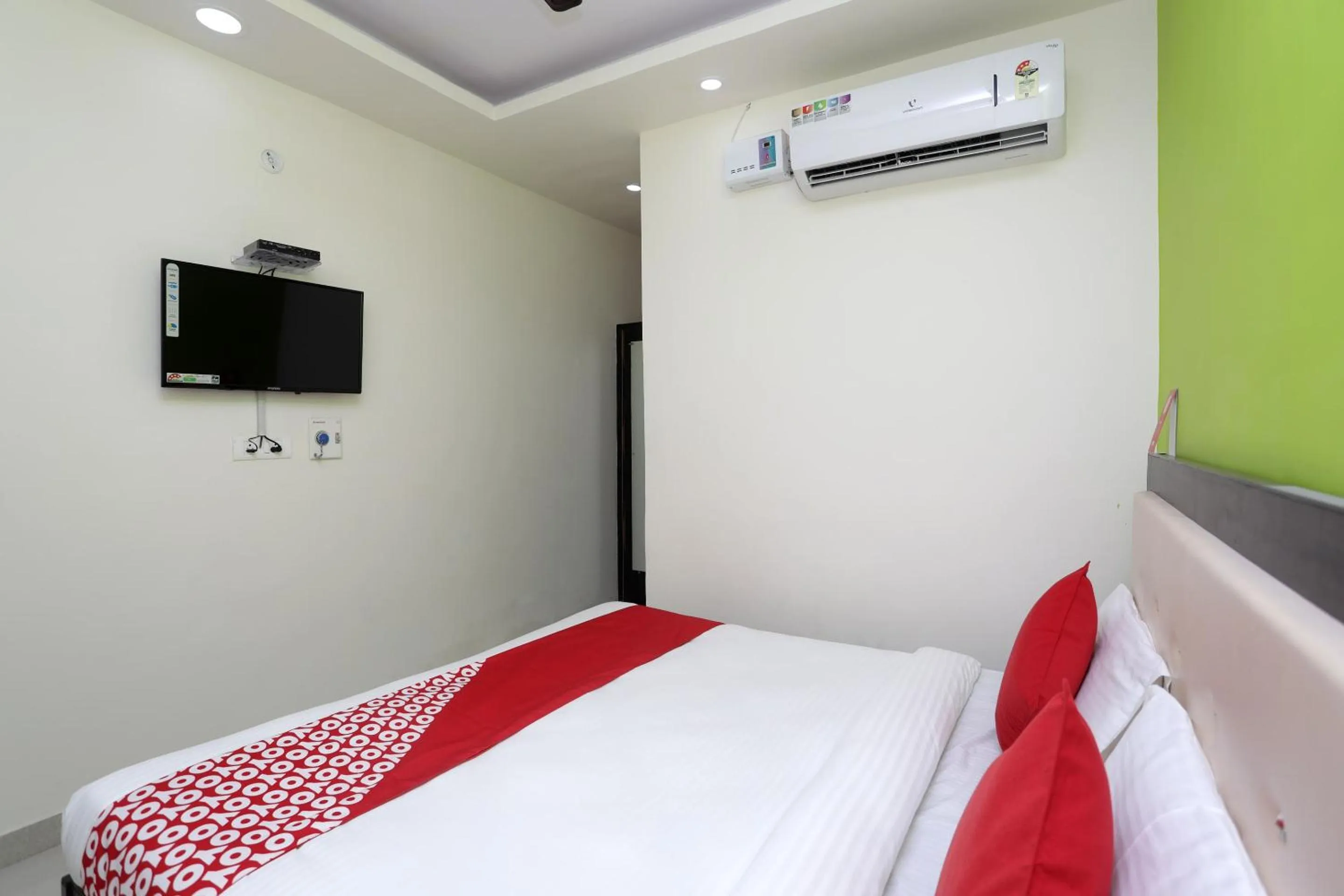 Bedroom, Bed in Super Hotel O Raj Palace