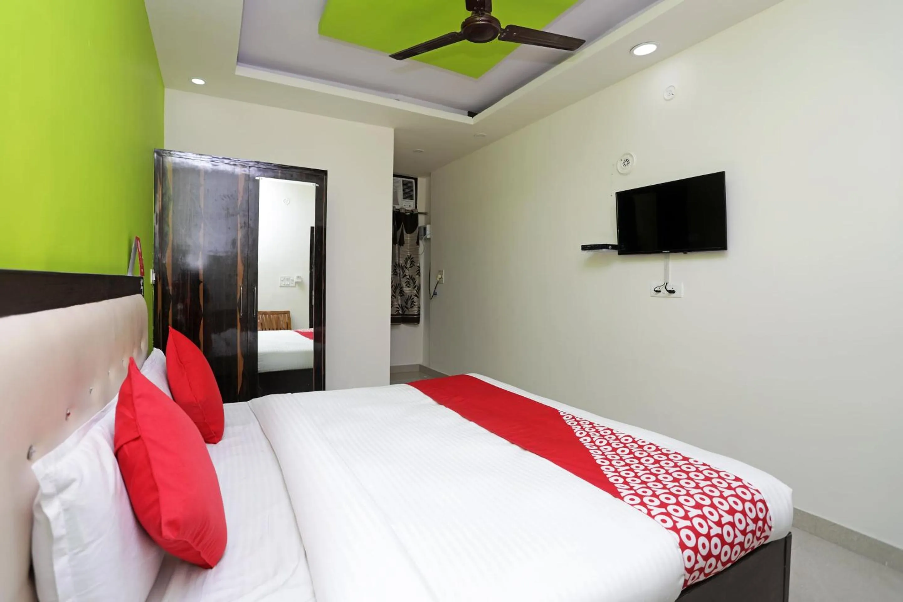 Bedroom, Bed in Super Hotel O Raj Palace