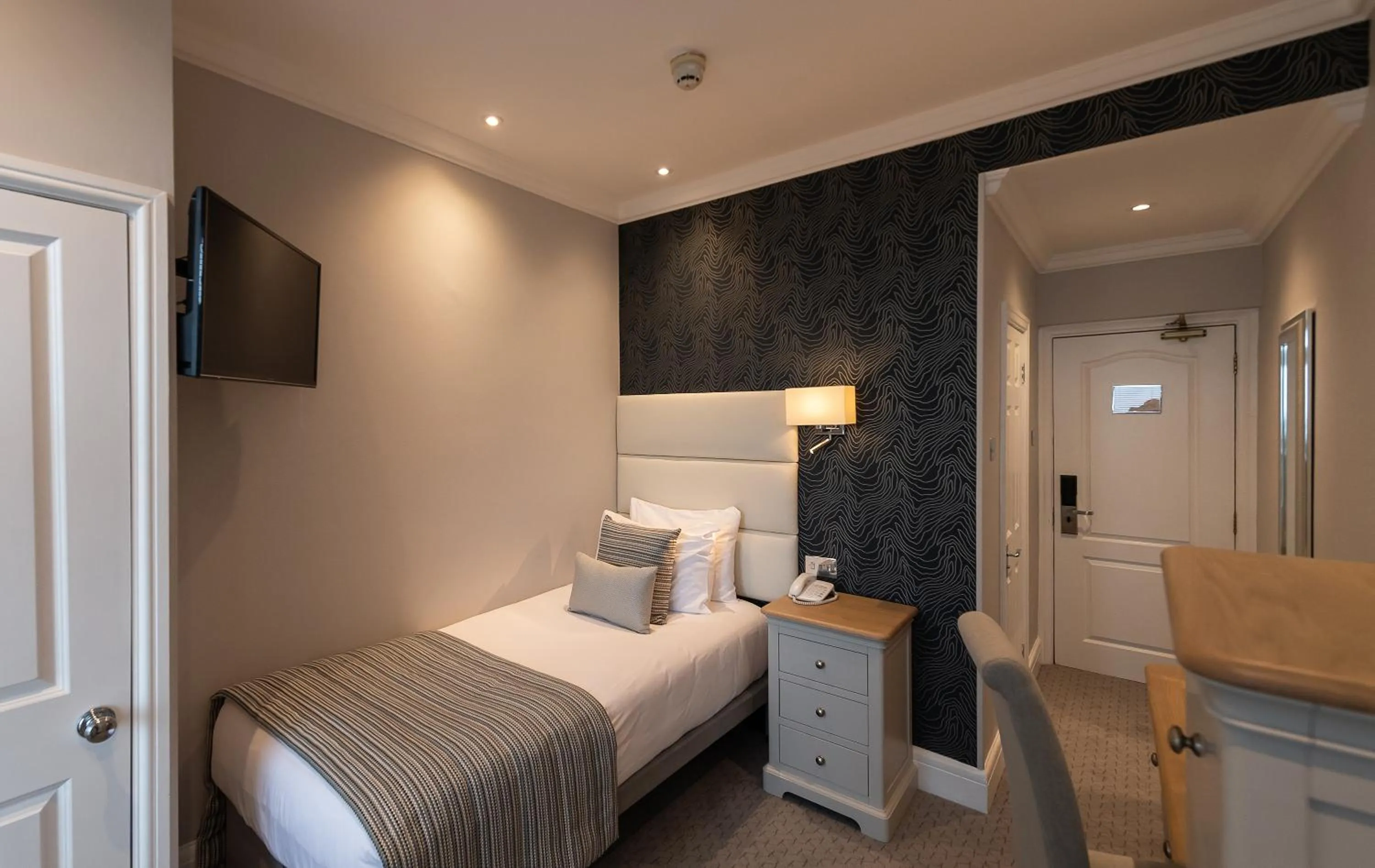 Bedroom, Bed in The Carlyon Bay Hotel and Spa