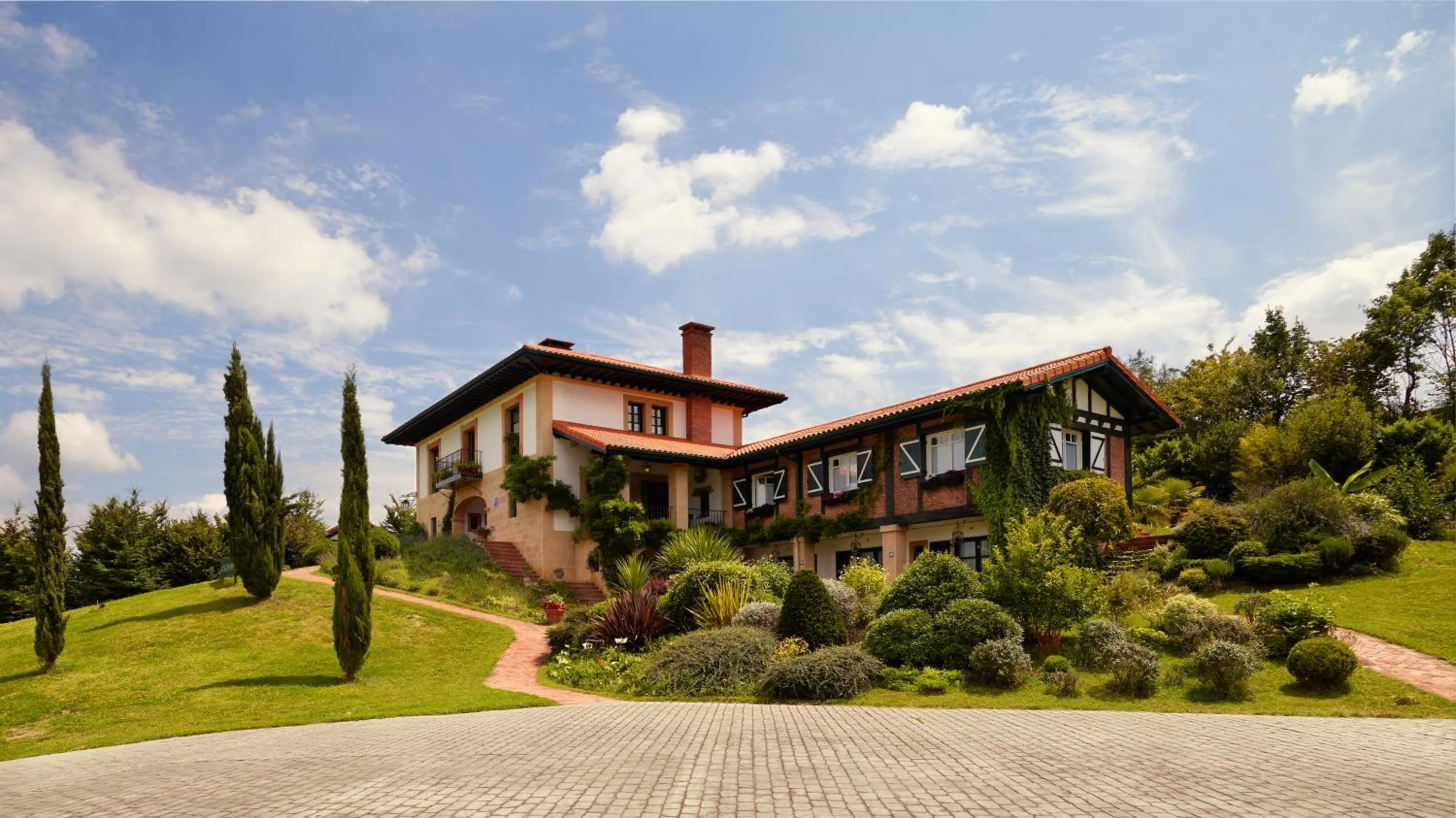 Property building in Hotel Ibarra Zalla