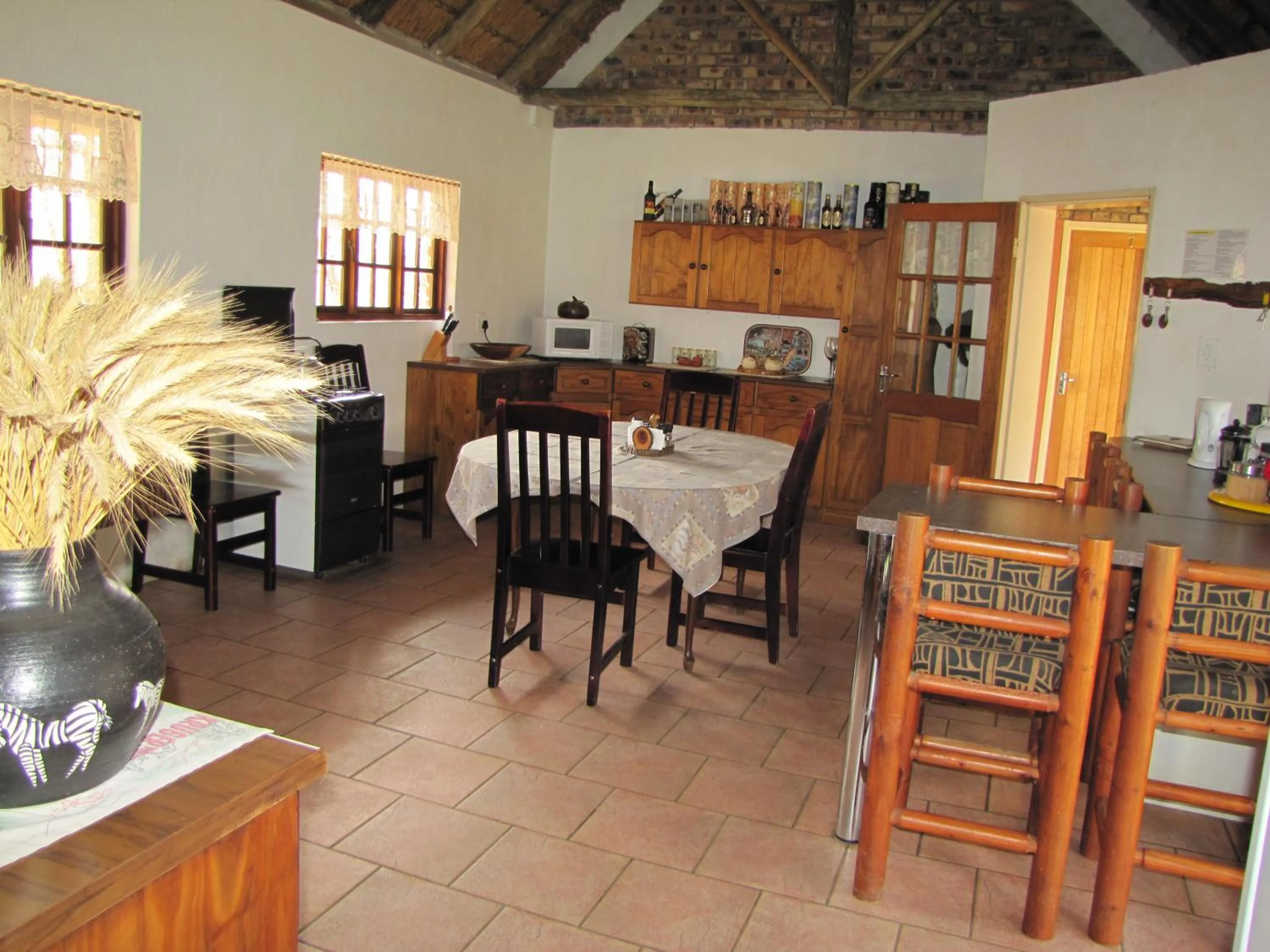 Communal kitchen in SERENITY Du Bois Lodge