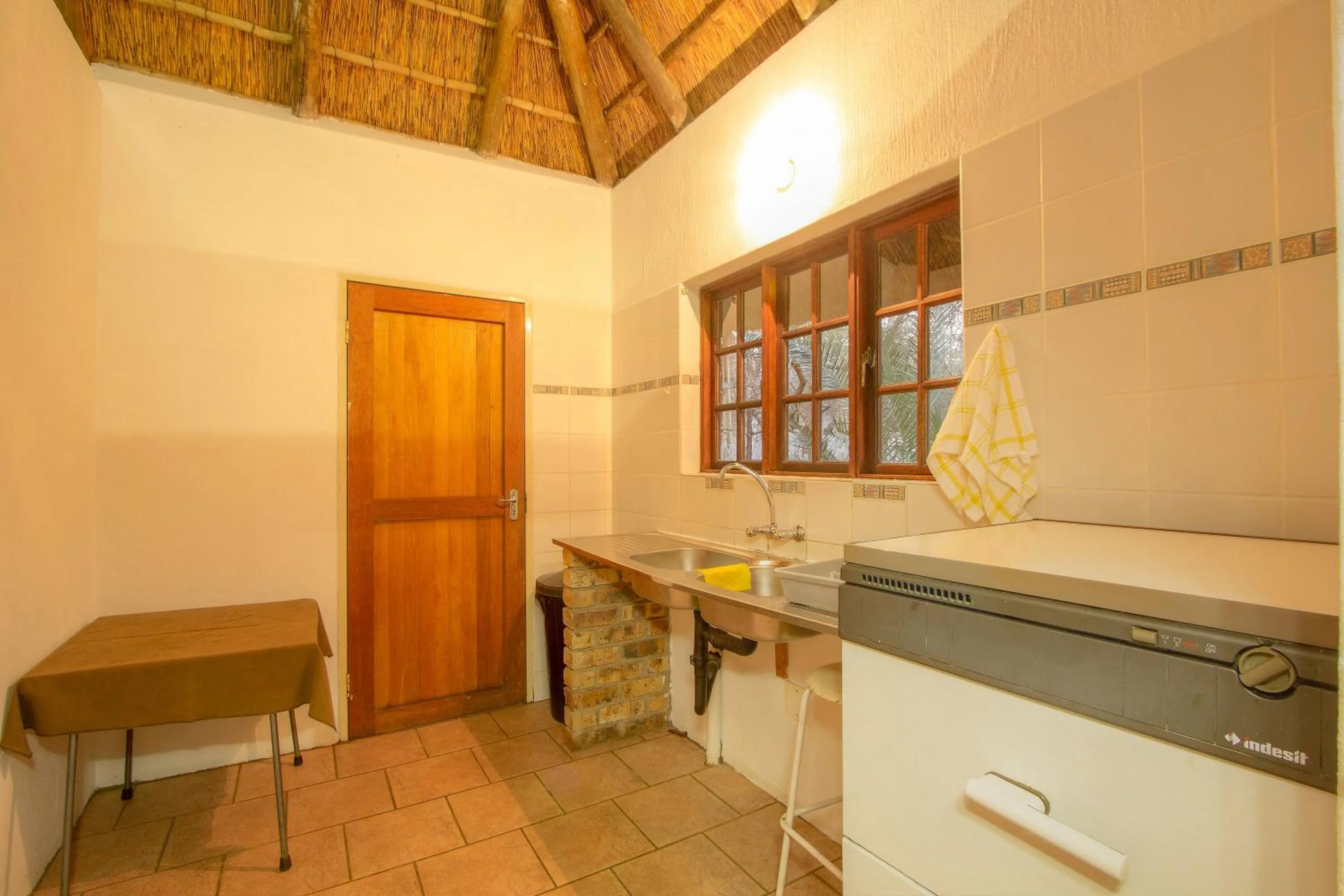 Communal kitchen in SERENITY Du Bois Lodge
