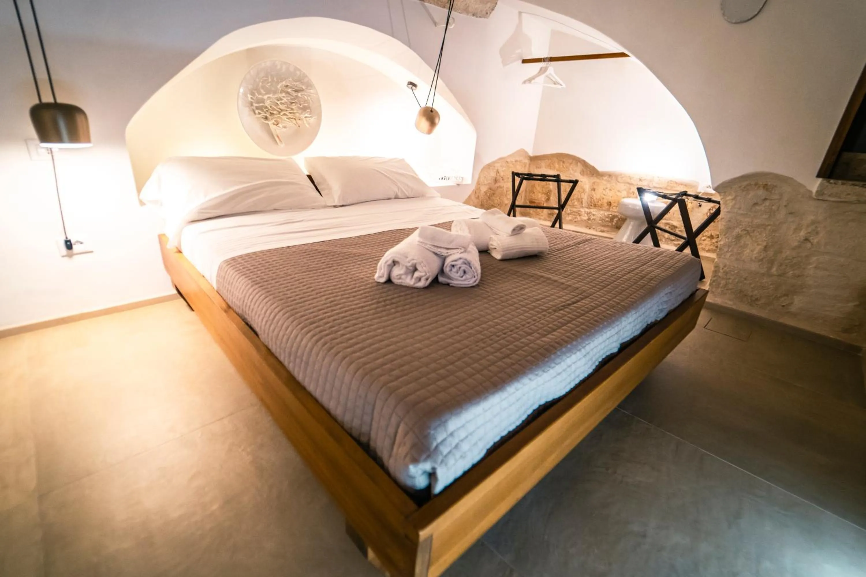 Decorative detail, Bed in Palazzo Fiscaiolo