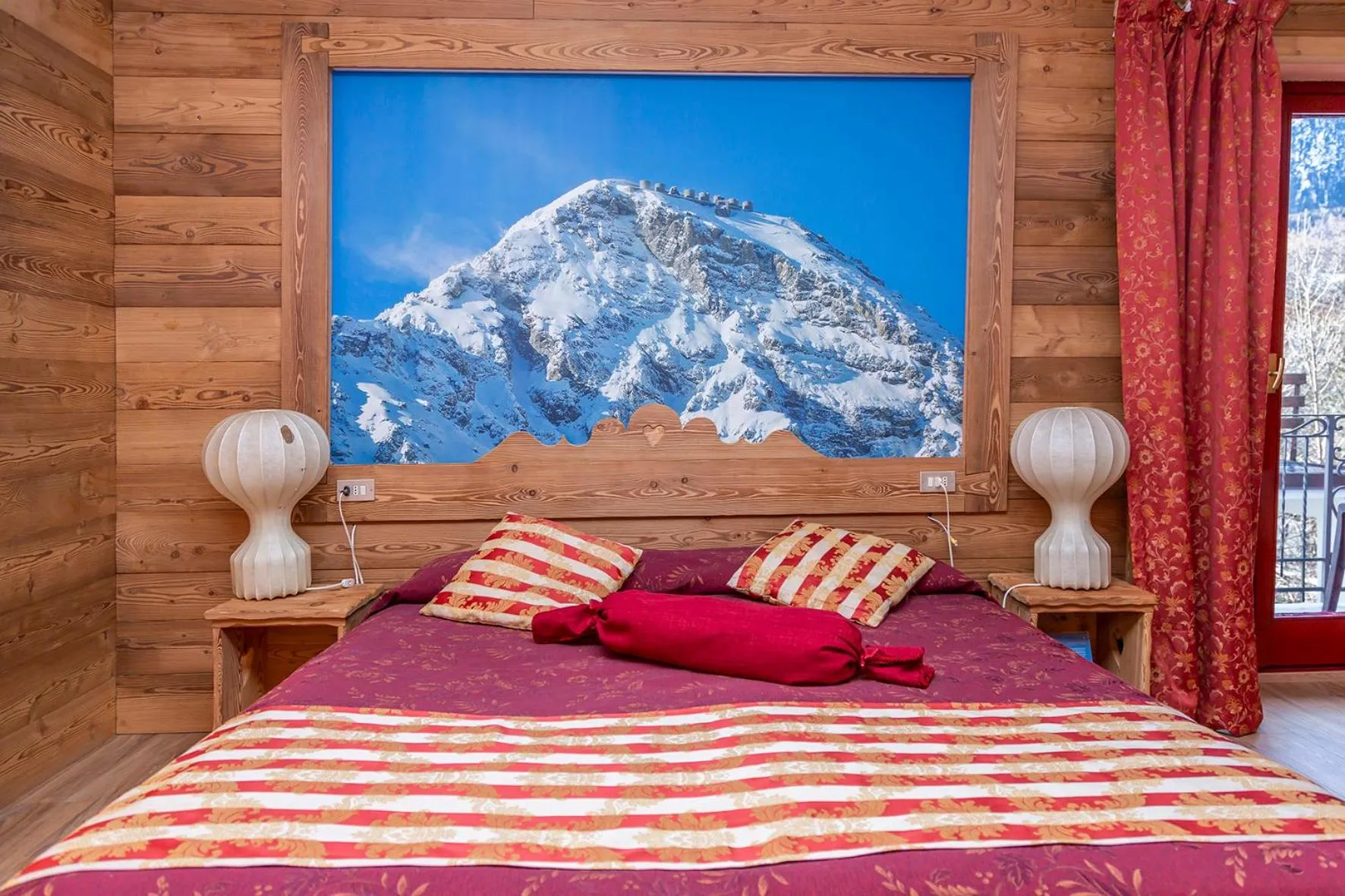 Bed in Hotel Chaberton