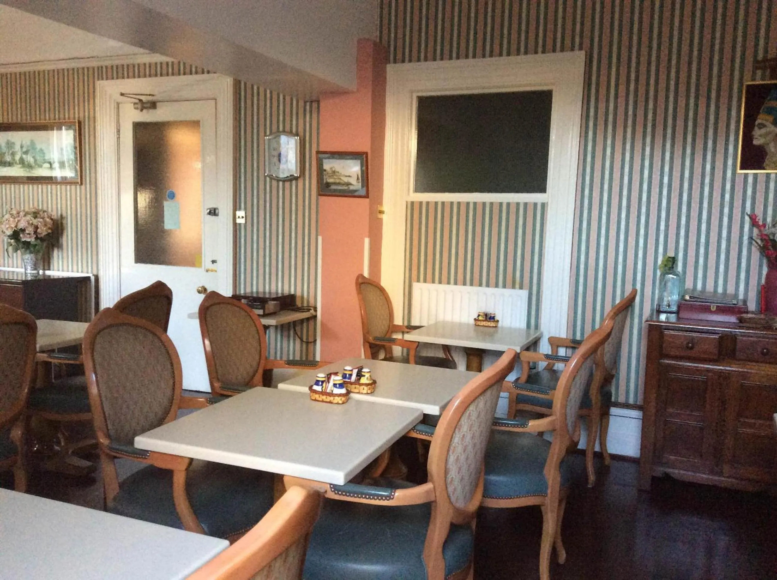 Restaurant/places to eat in Chad Hill Hotel