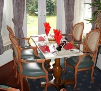 Restaurant/places to eat in Chad Hill Hotel