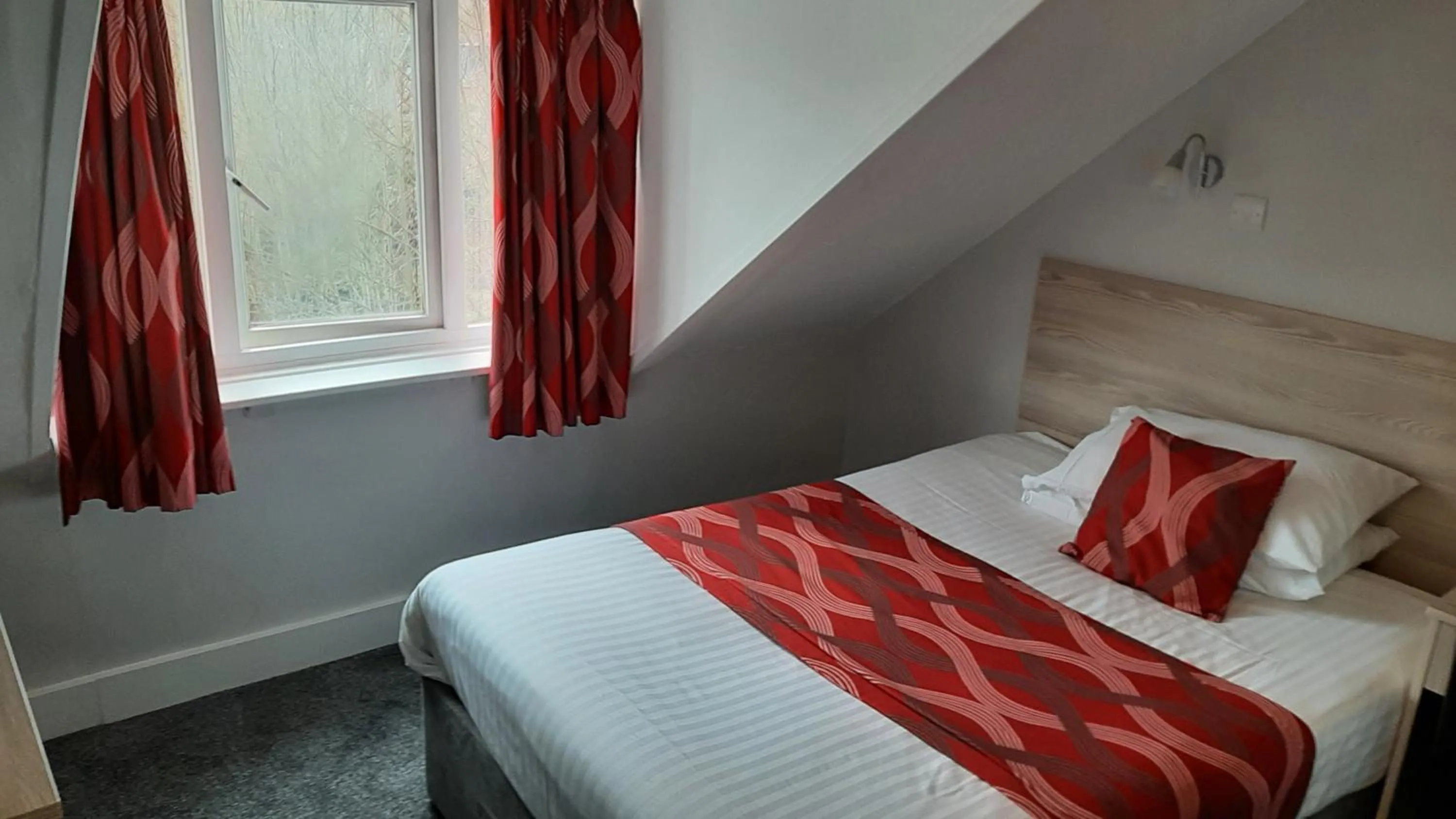 Bedroom, Bed in The Sportsview Guest House