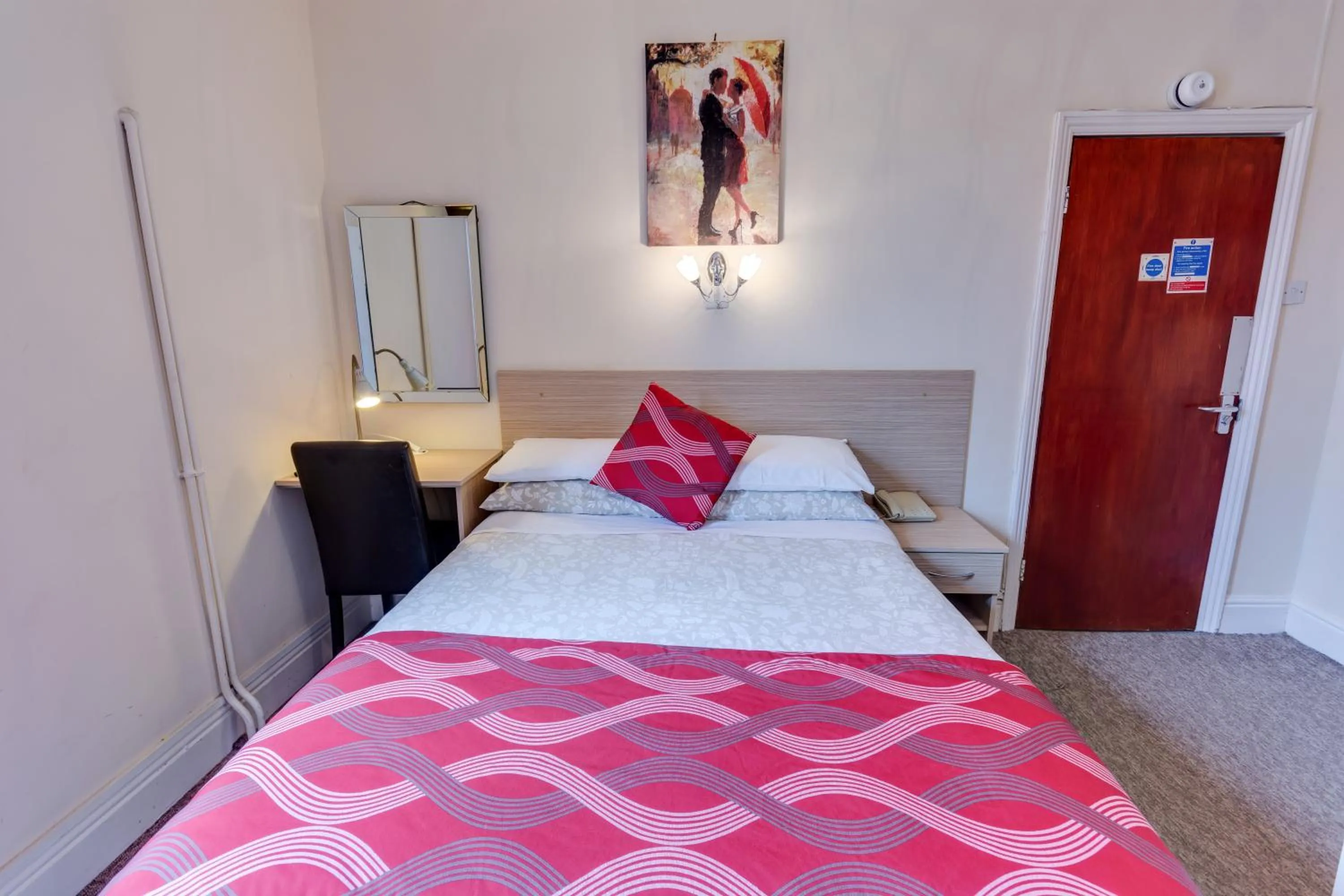 Bedroom, Bed in The Sportsview Guest House