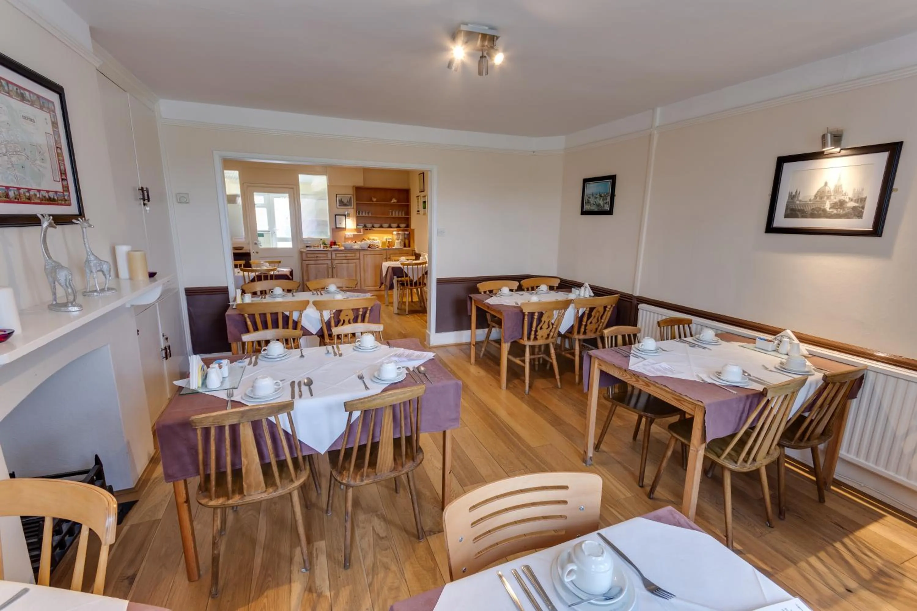 Restaurant/places to eat in The Sportsview Guest House
