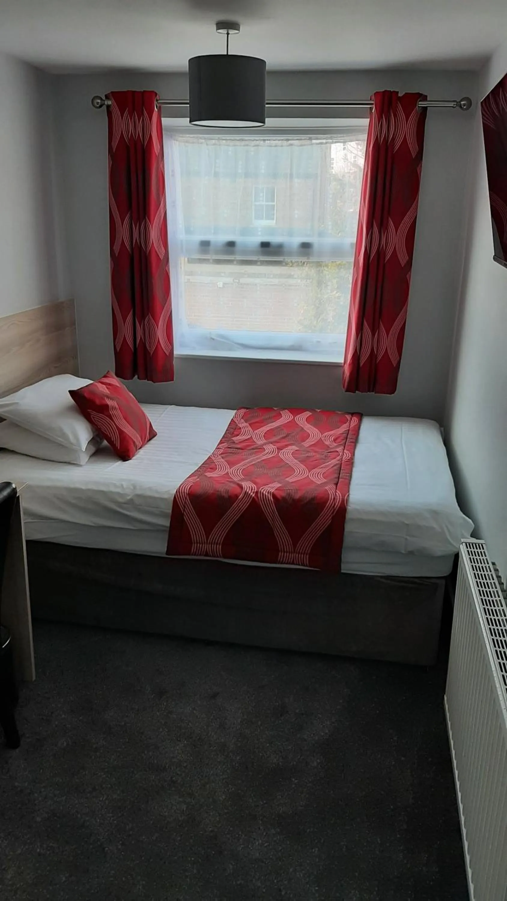 Bedroom, Bed in The Sportsview Guest House