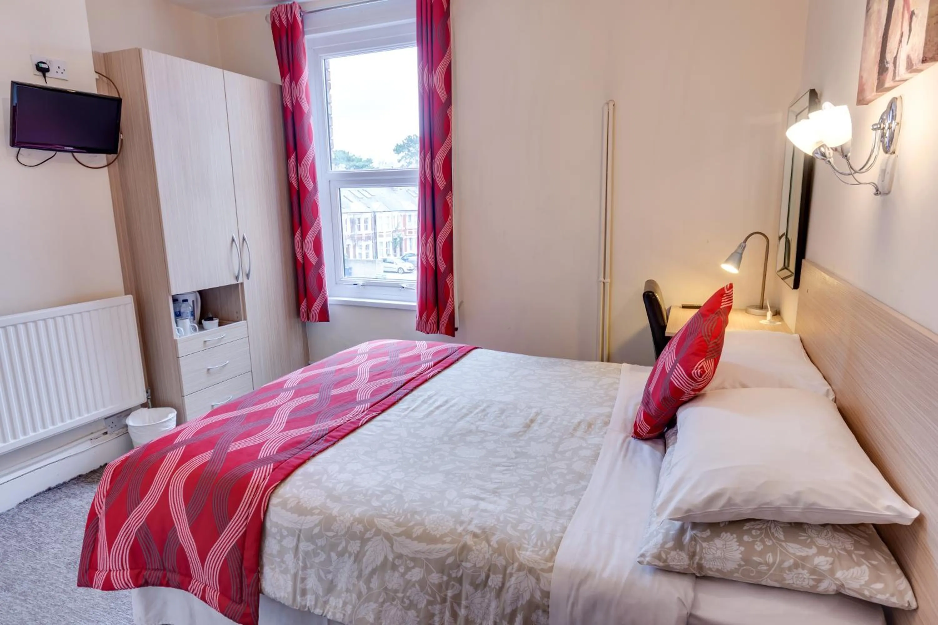 Bedroom, Bed in The Sportsview Guest House