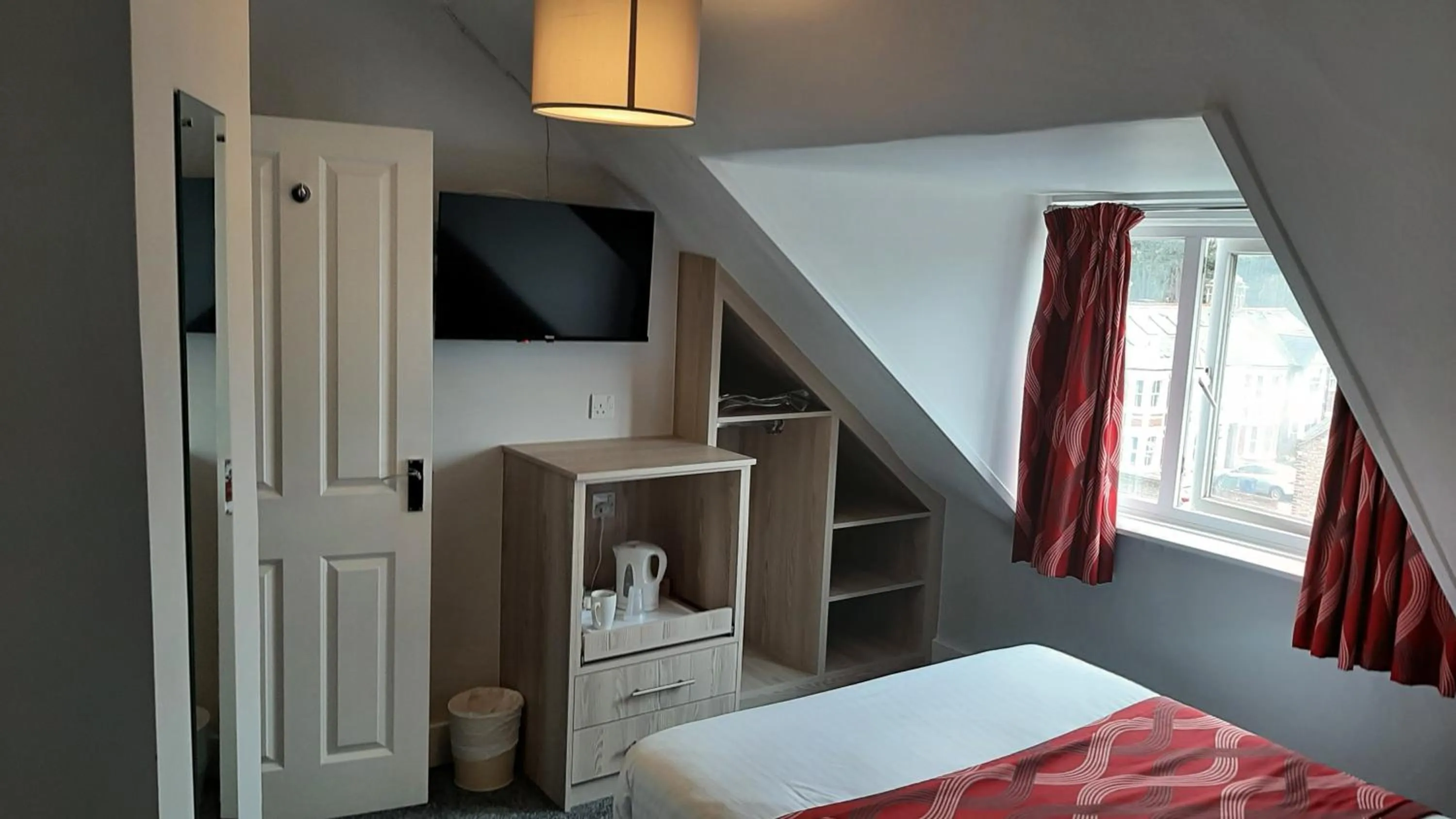 Bedroom, Bed in The Sportsview Guest House