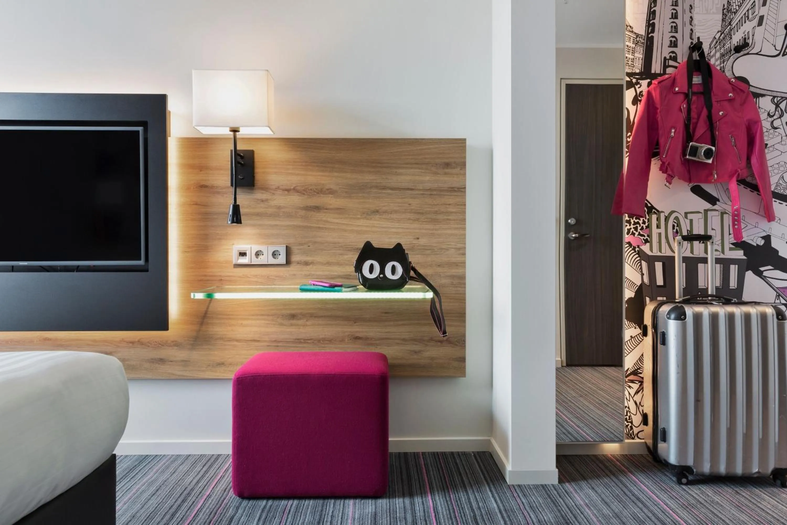 Photo of the whole room in Moxy Copenhagen Sydhavnen