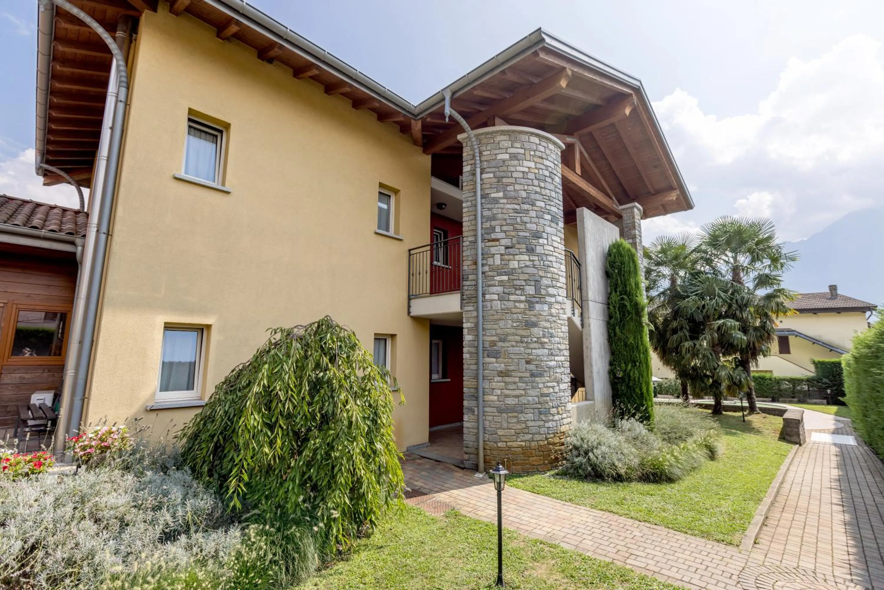 Garden in Spluga "Relax & Apartaments" by Alfio Colombo