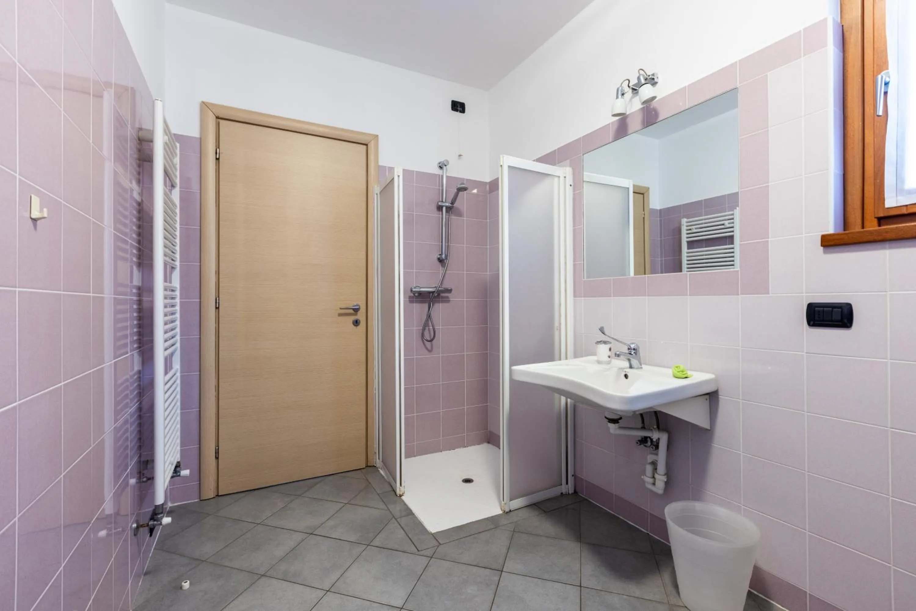 Bathroom in Spluga "Relax & Apartaments" by Alfio Colombo