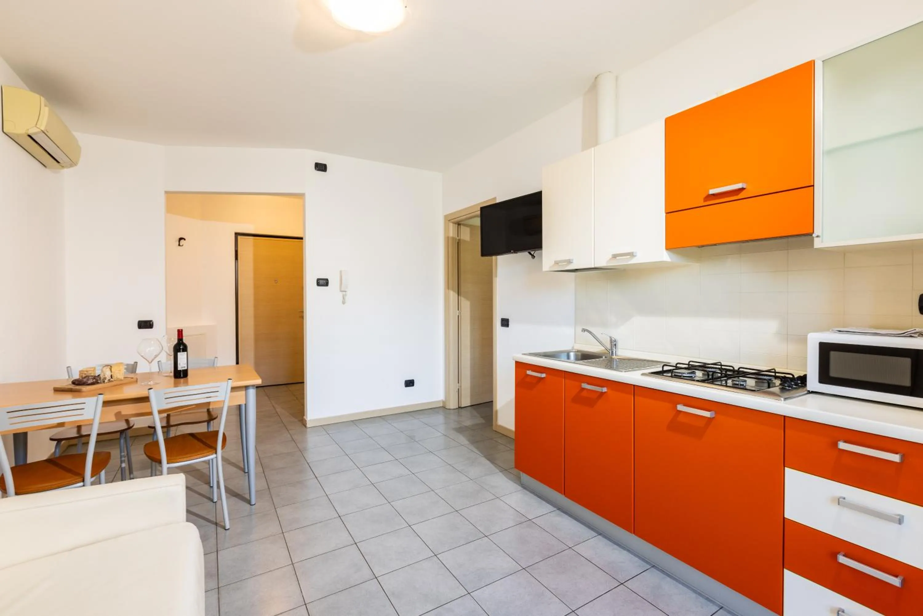 Kitchen or kitchenette in Spluga "Relax & Apartaments" by Alfio Colombo