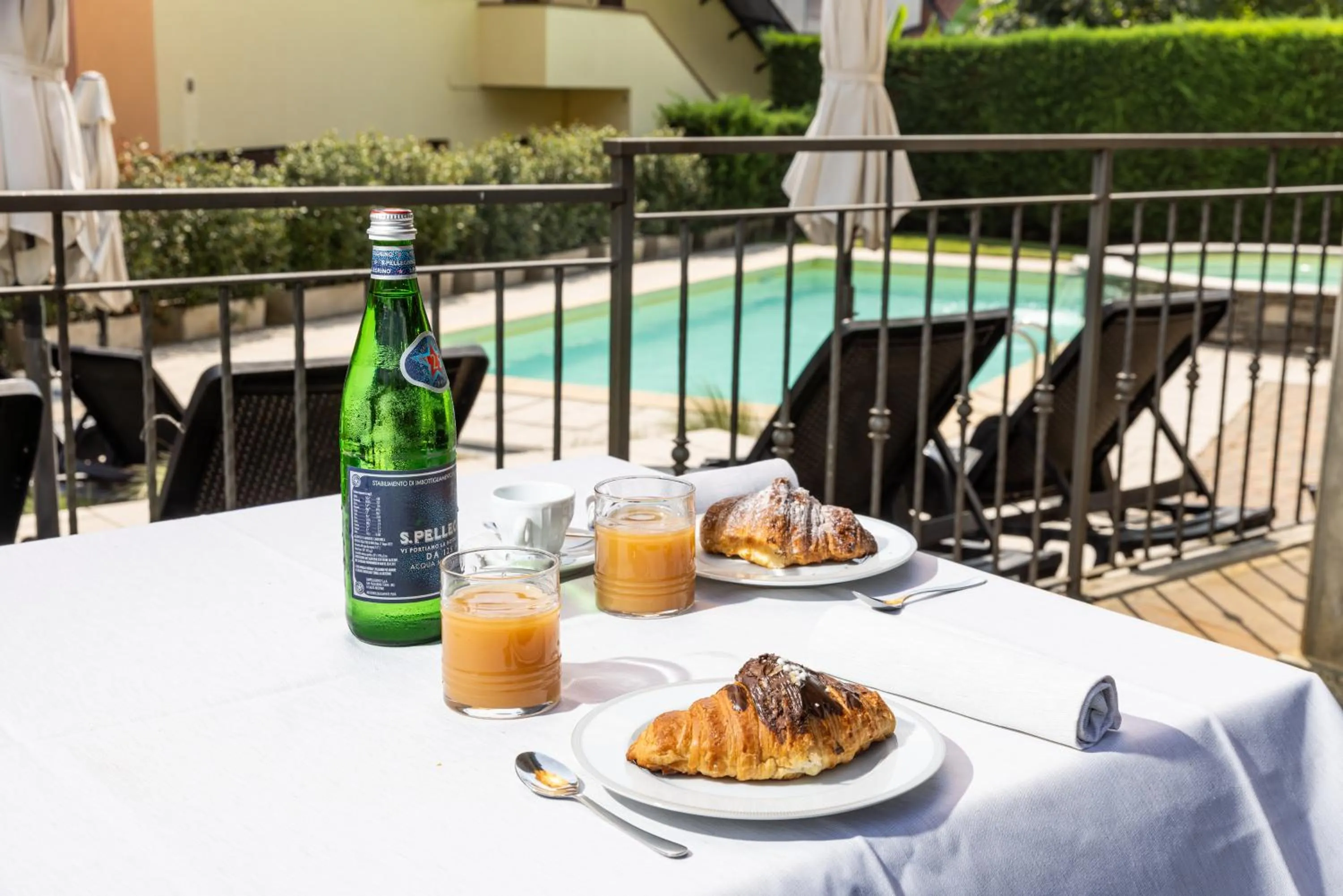 Garden in Spluga "Relax & Apartaments" by Alfio Colombo