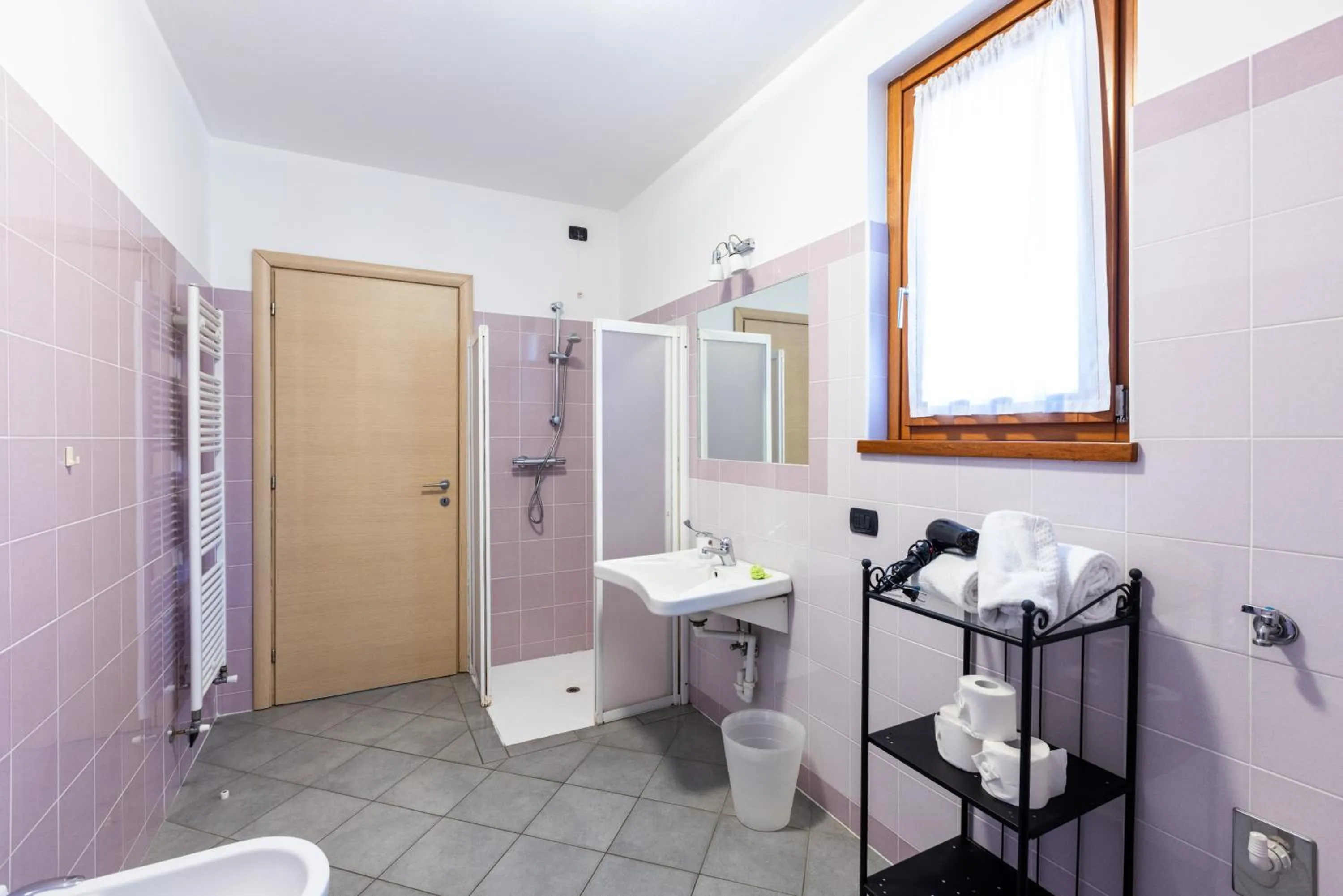 Bathroom in Spluga "Relax & Apartaments" by Alfio Colombo