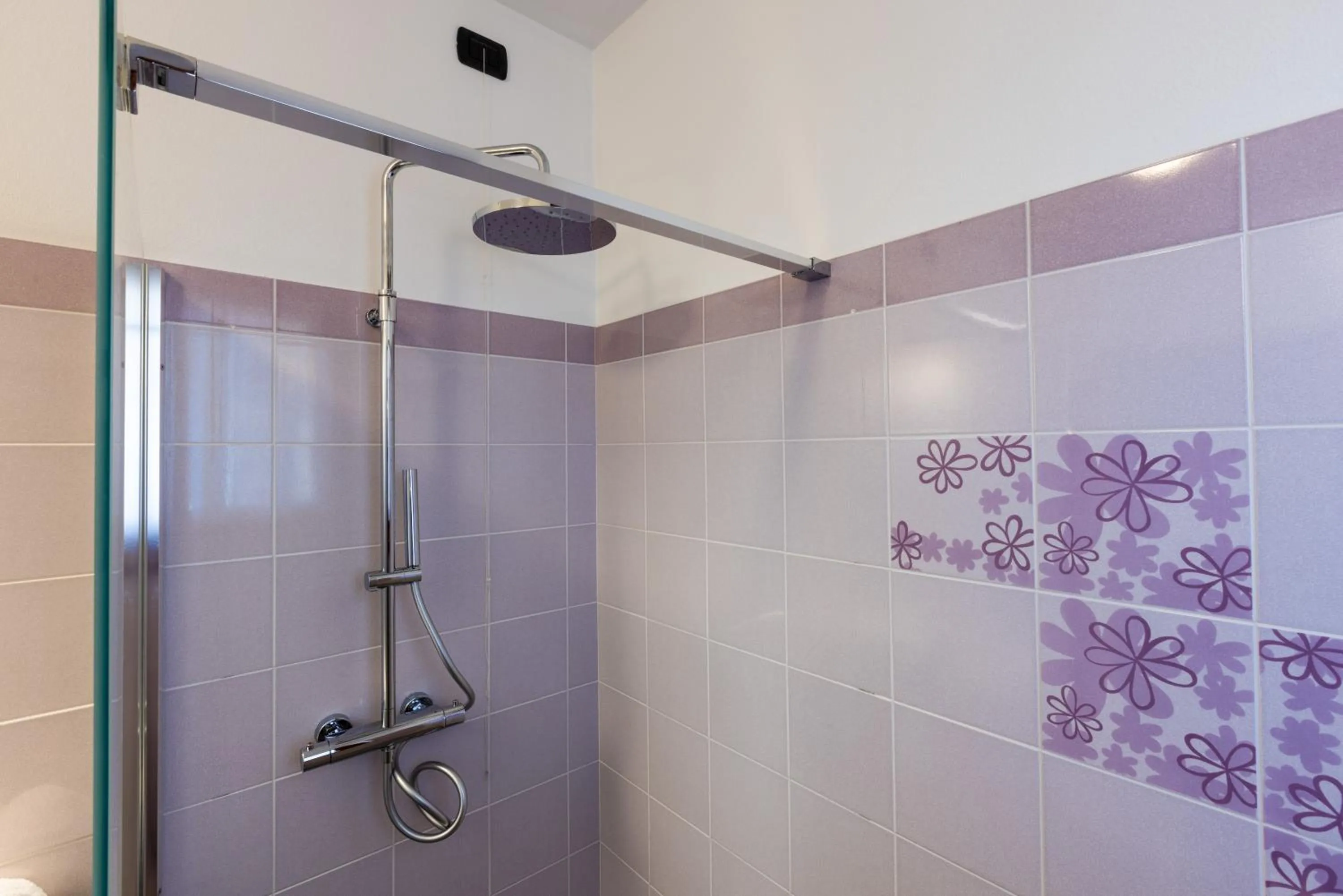 Shower in Spluga "Relax & Apartaments" by Alfio Colombo