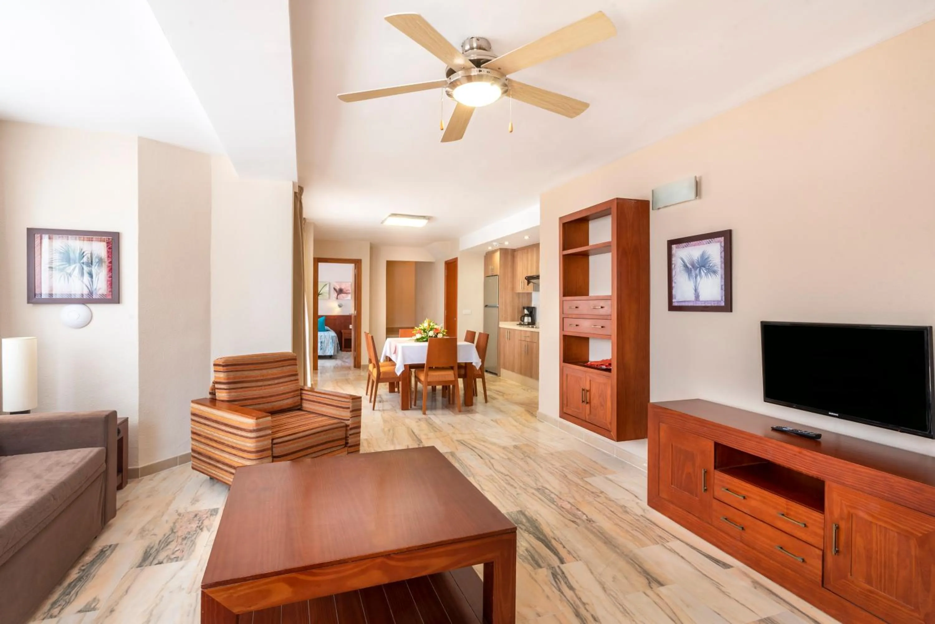 Communal lounge/ TV room in Apartamentos Vista Sur