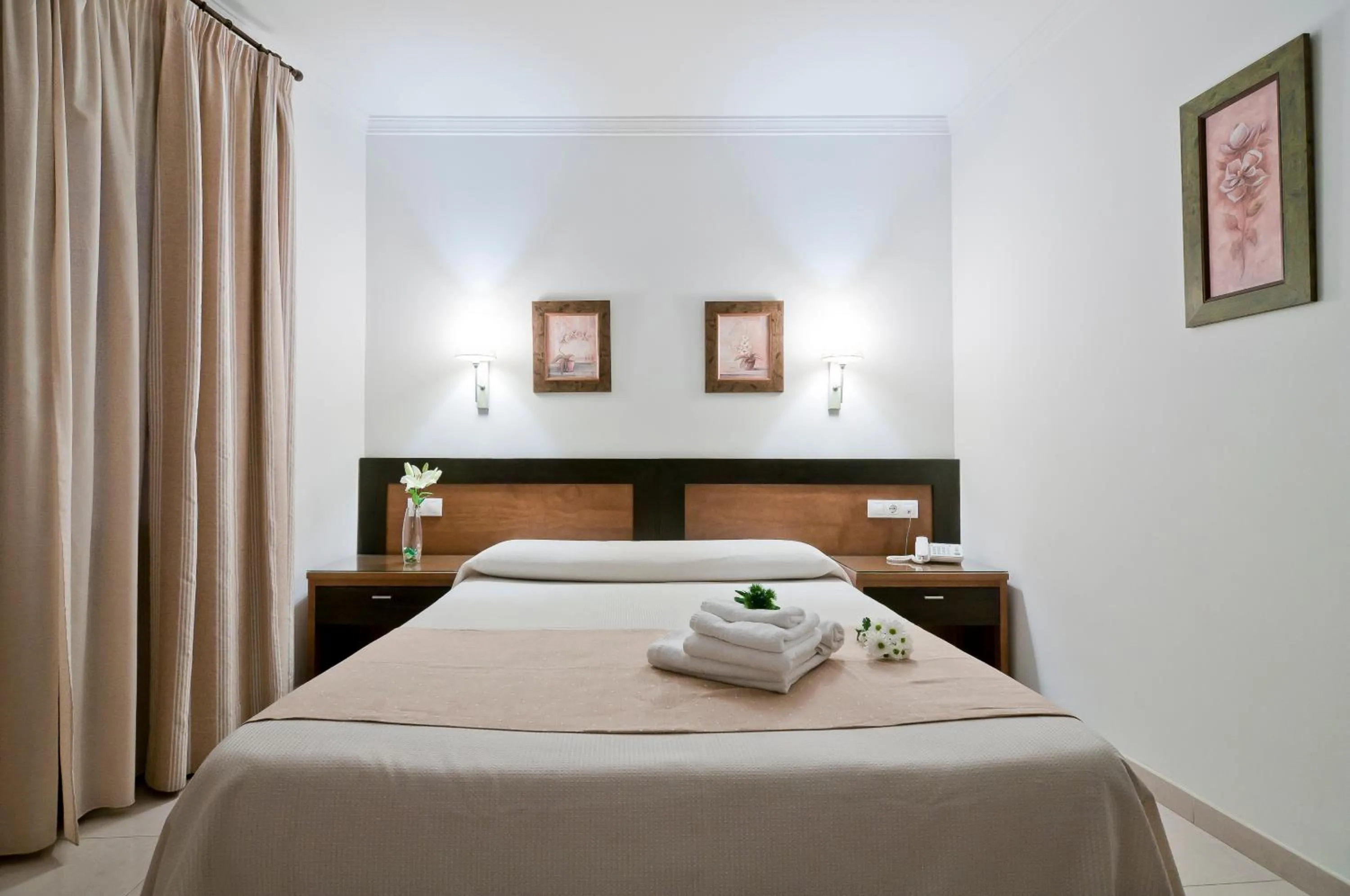 Bed in Hotel Restaurante Blanco y Verde