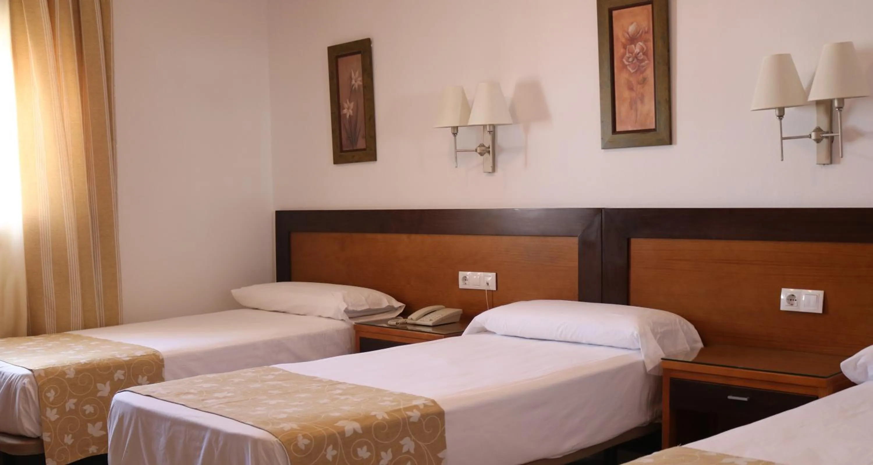 Bed in Hotel Restaurante Blanco y Verde