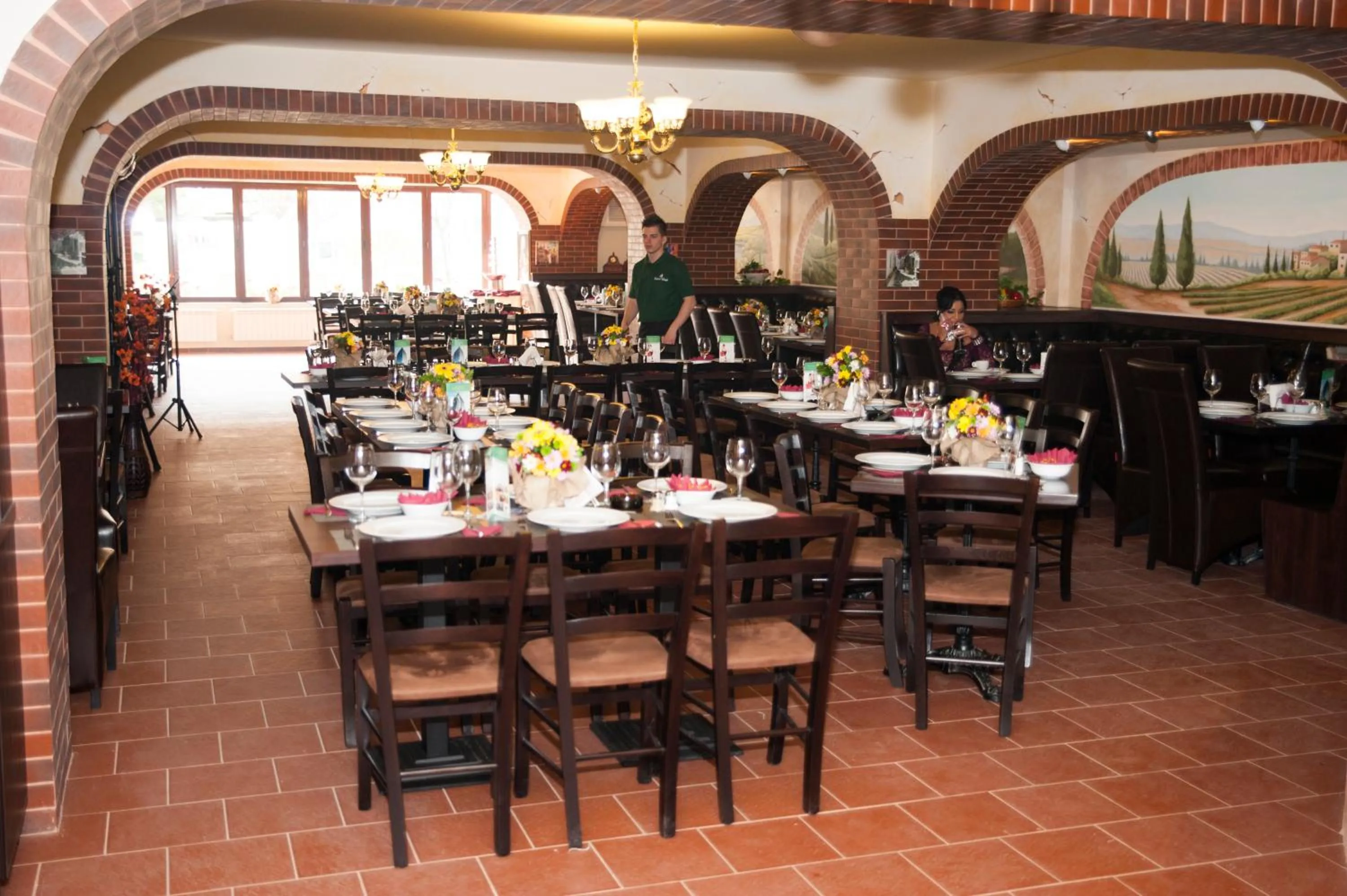 Restaurant/places to eat in West Plaza Hotel