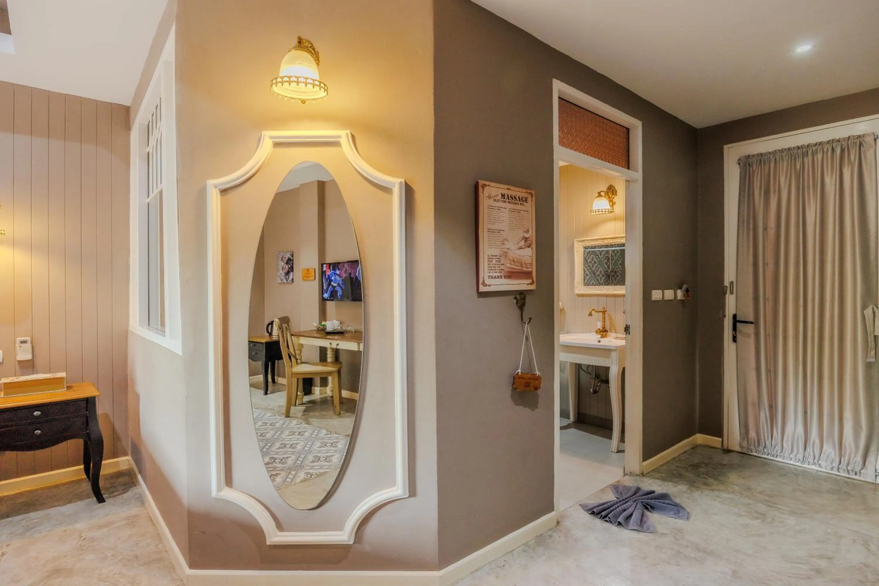 Bedroom, Bed in Perennial Resort