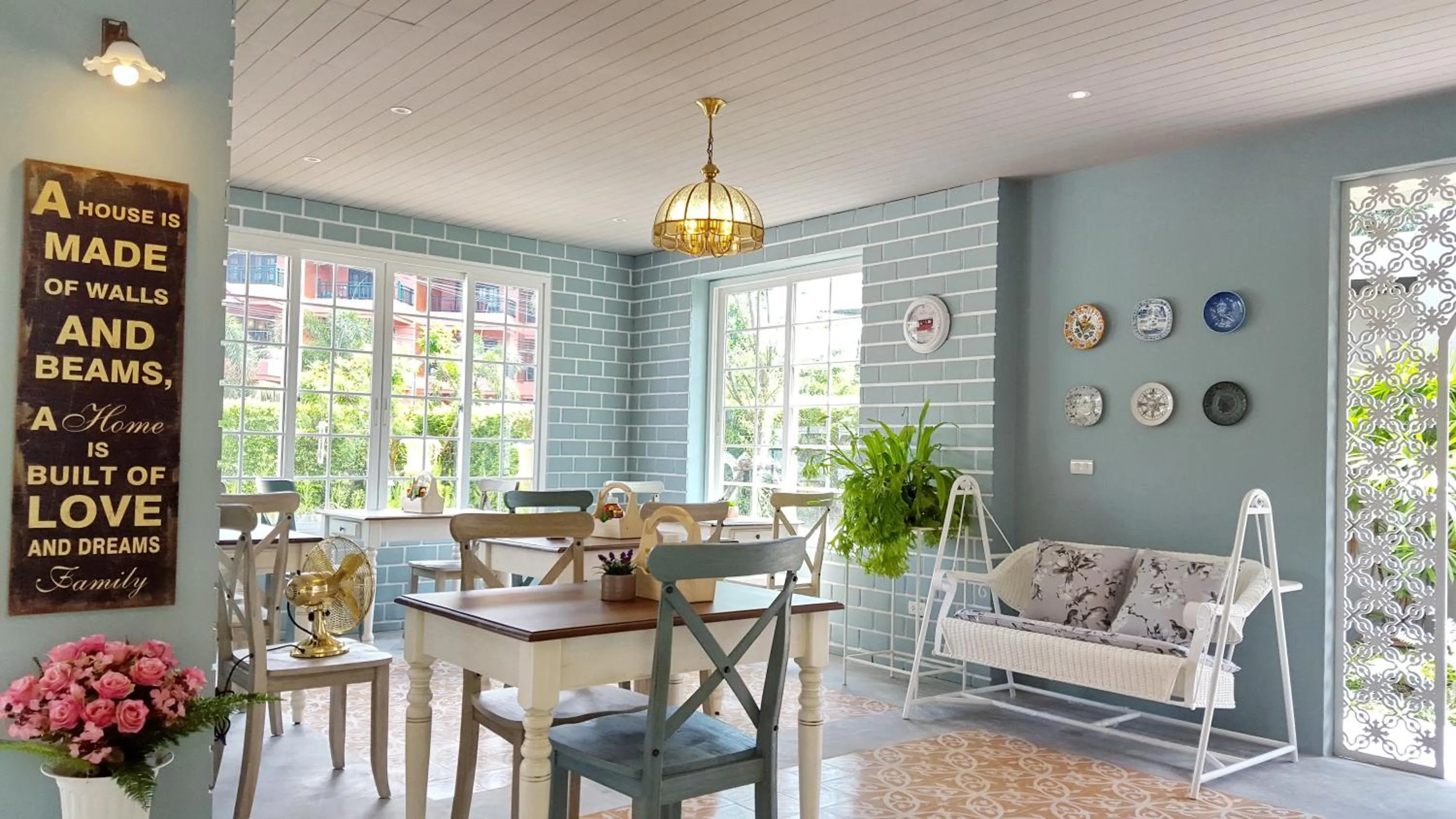 Restaurant/places to eat in Perennial Resort