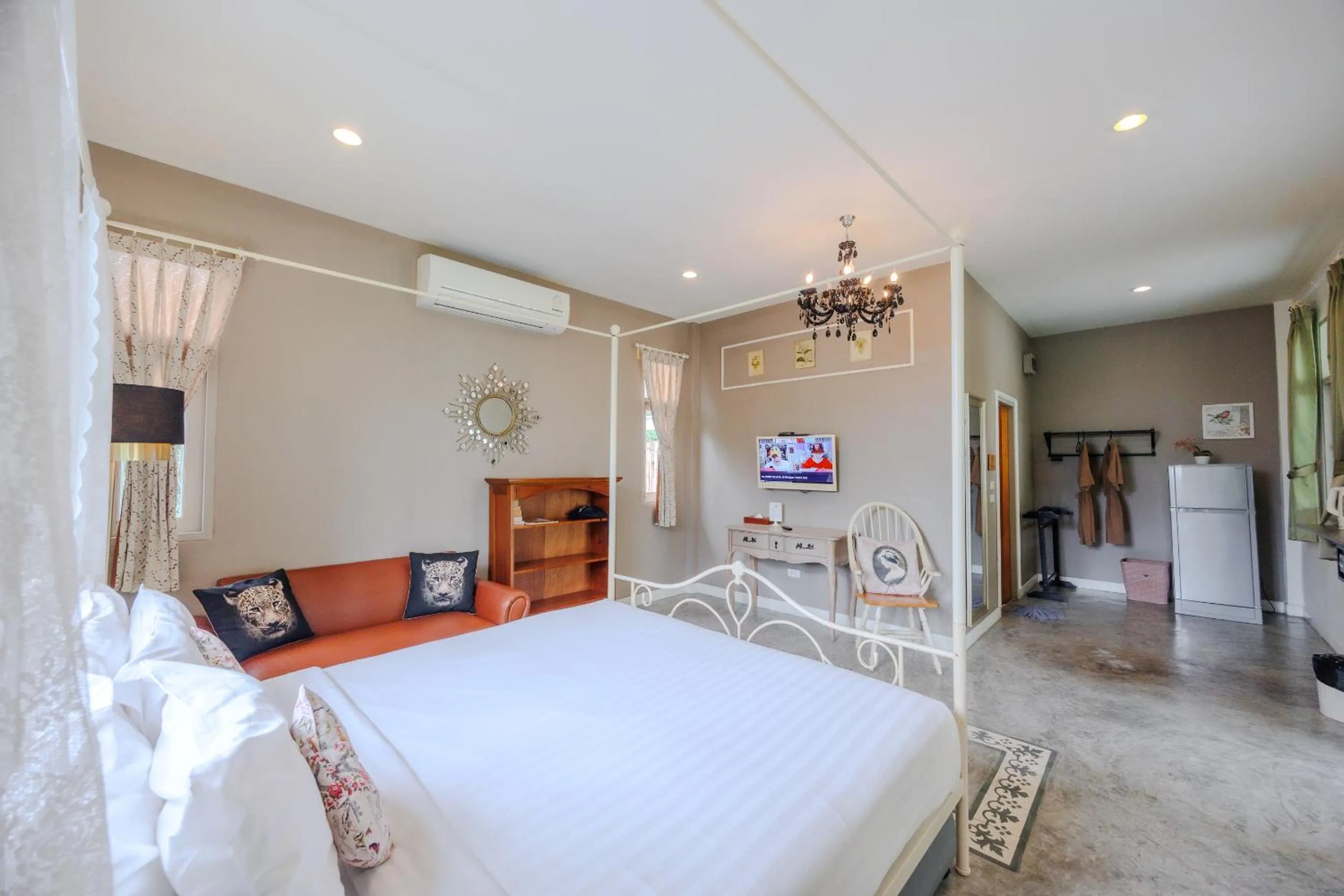 Bedroom, Bed in Perennial Resort