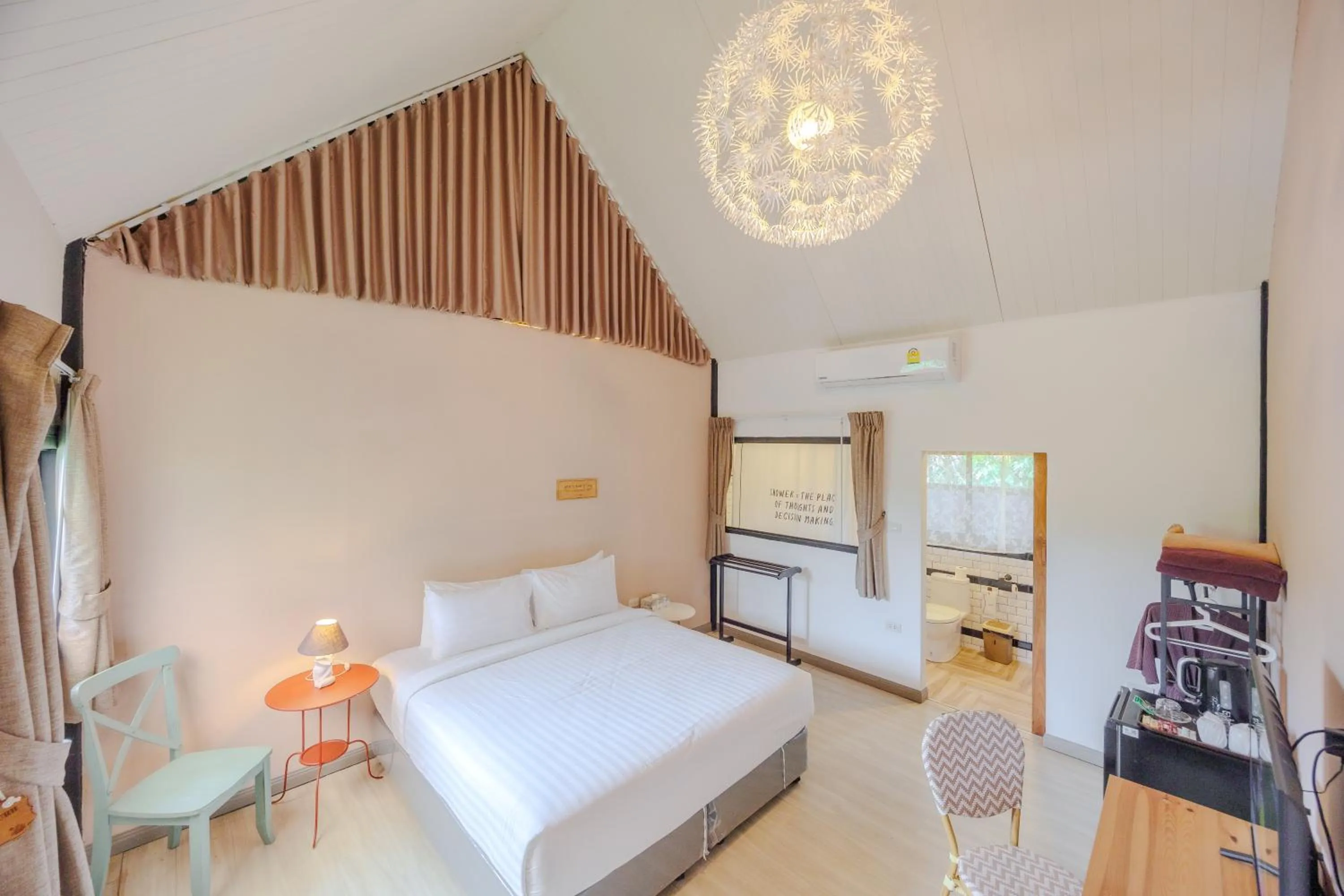 Property building, Bed in Perennial Resort