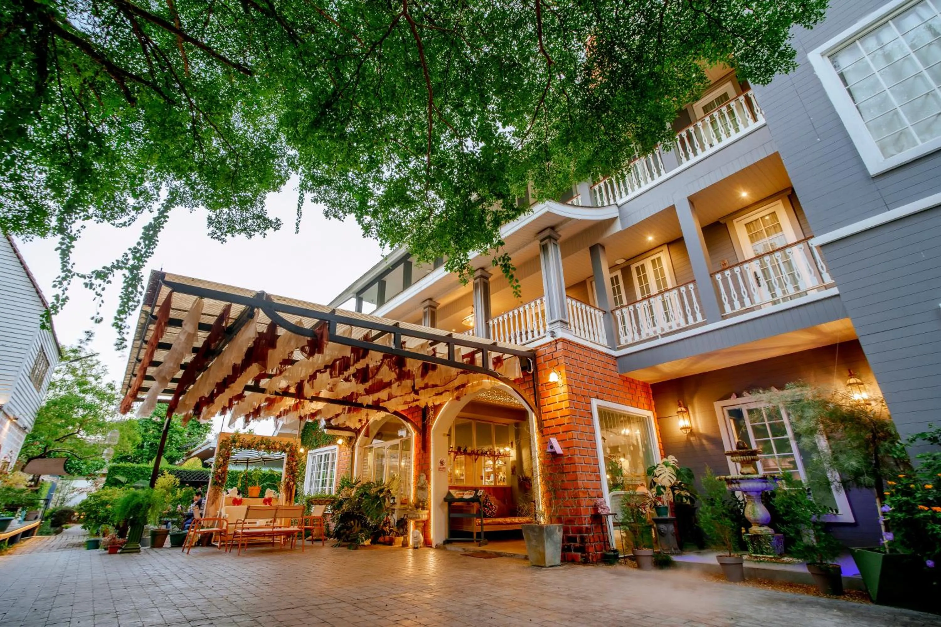 Facade/entrance in Perennial Resort