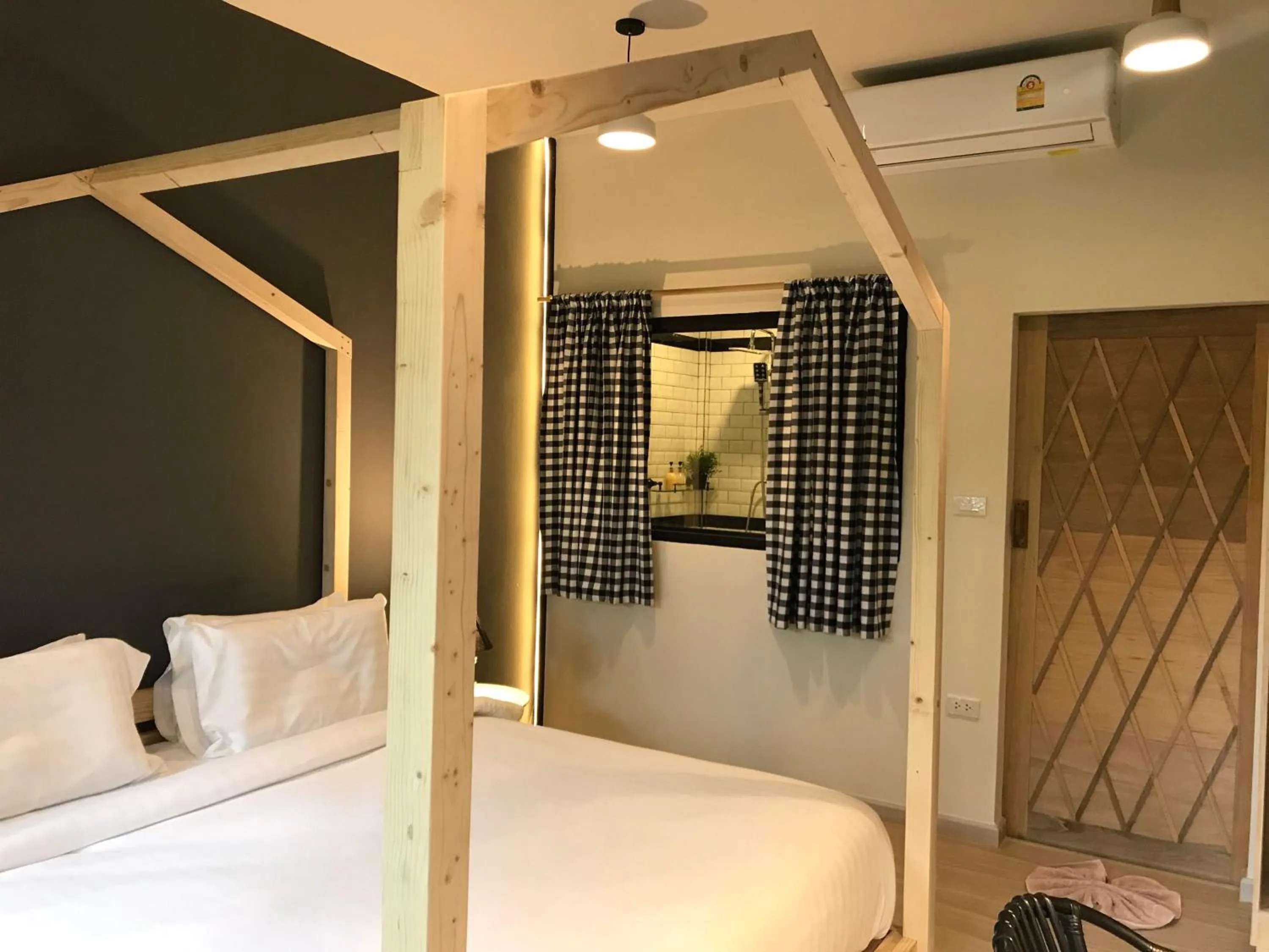 Bedroom, Bed in Perennial Resort