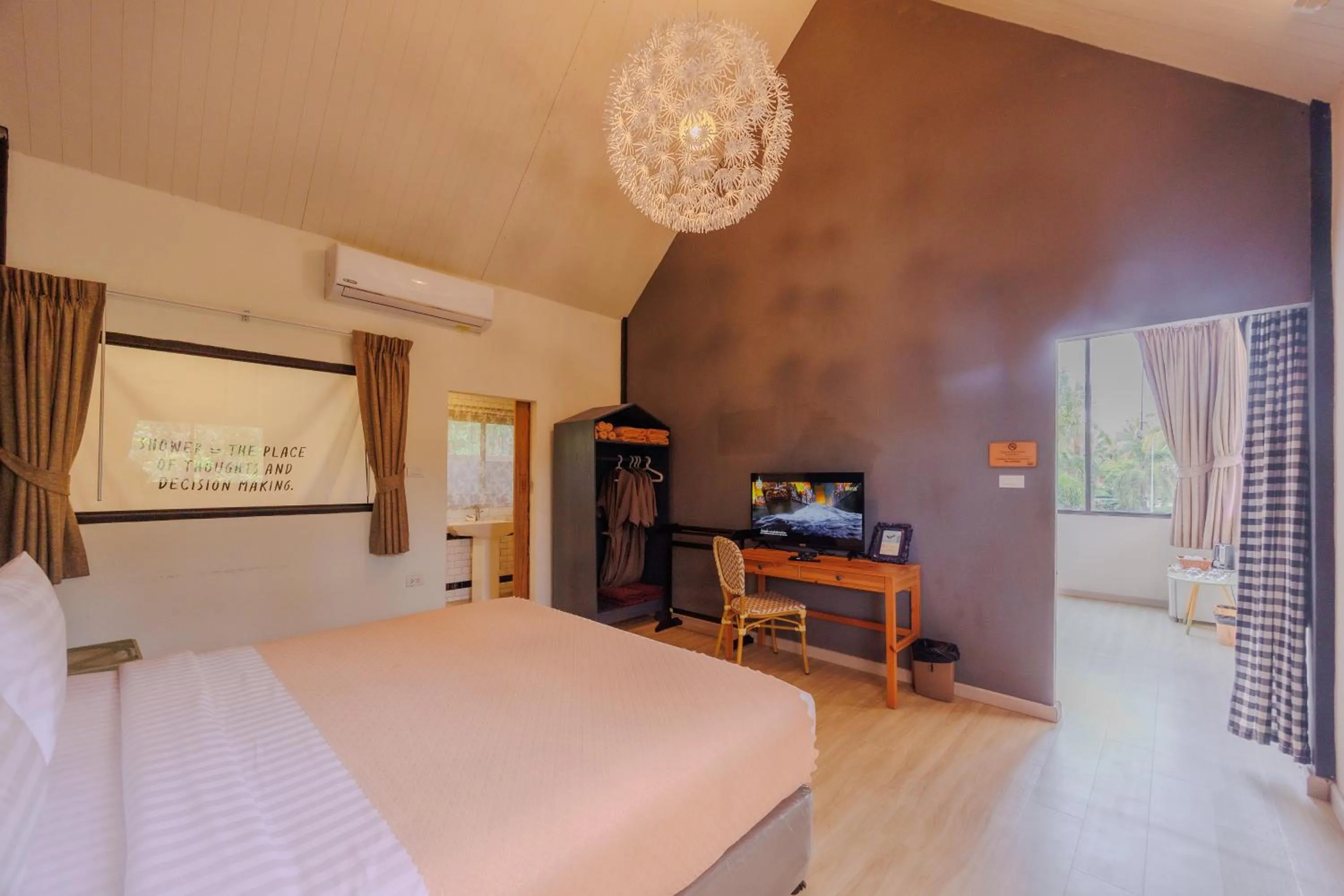 Bedroom, Bed in Perennial Resort