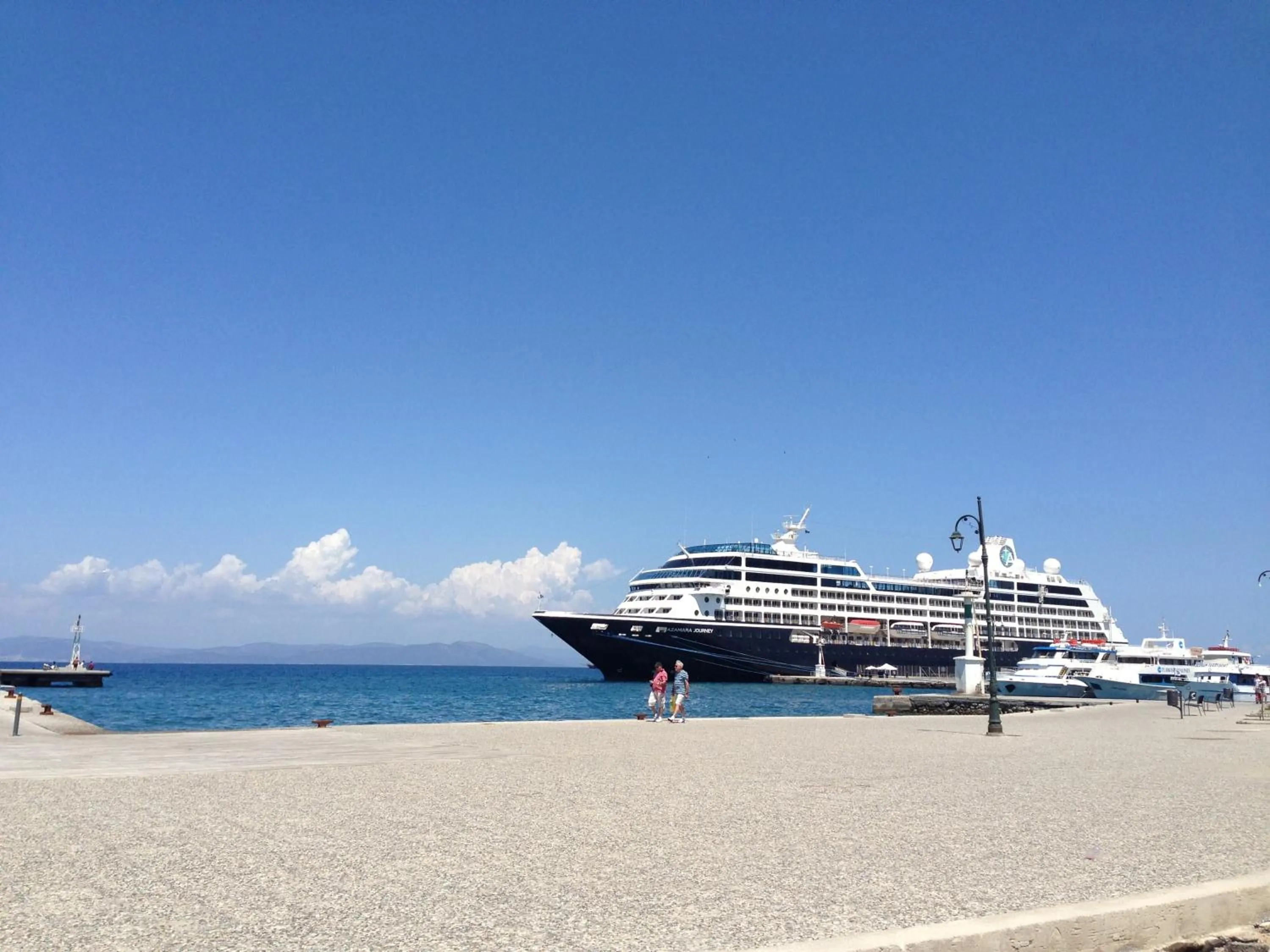 Area and facilities in Nitsa Rooms