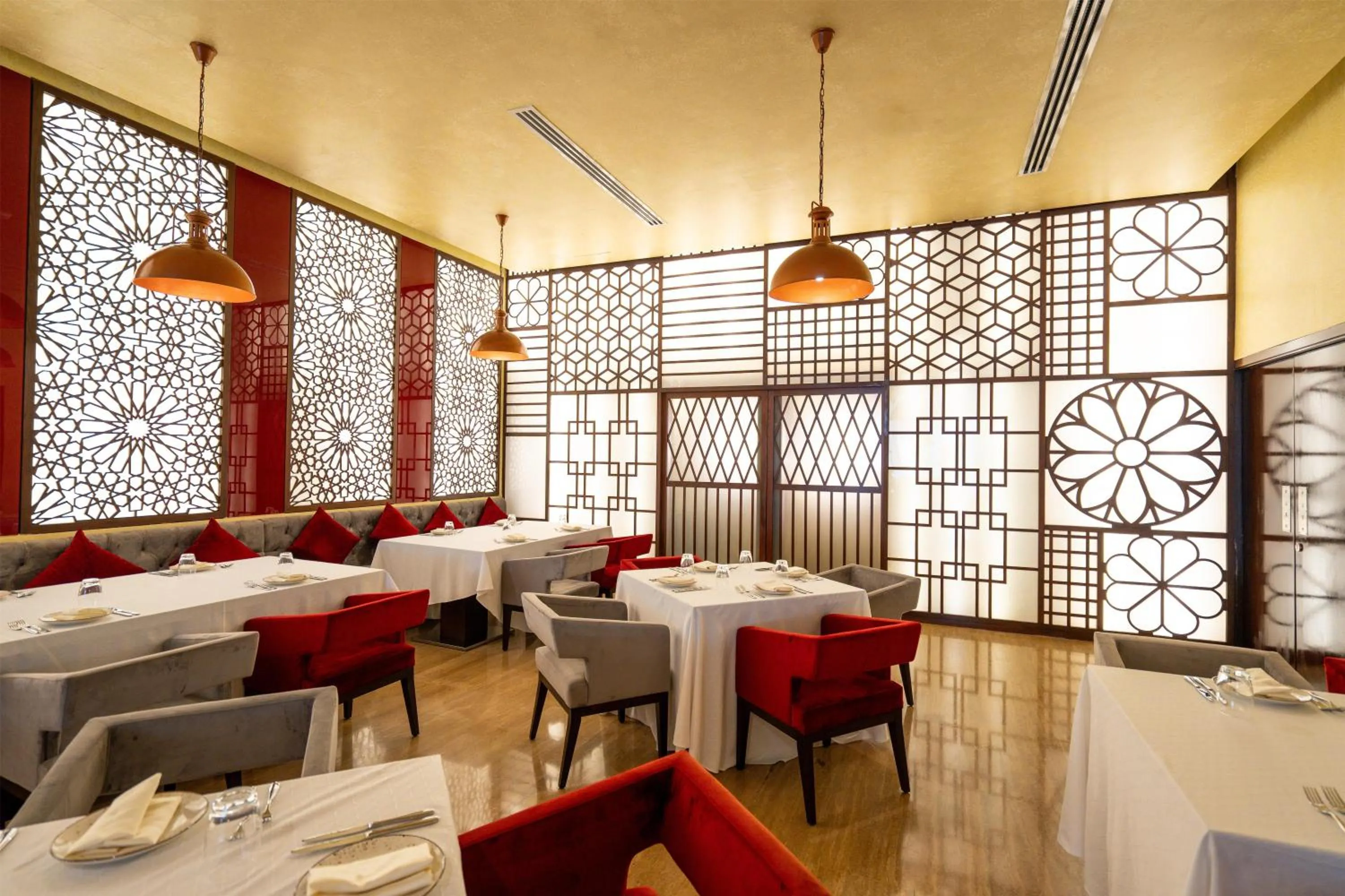 Restaurant/places to eat in Radisson Hotel Muscat Panorama