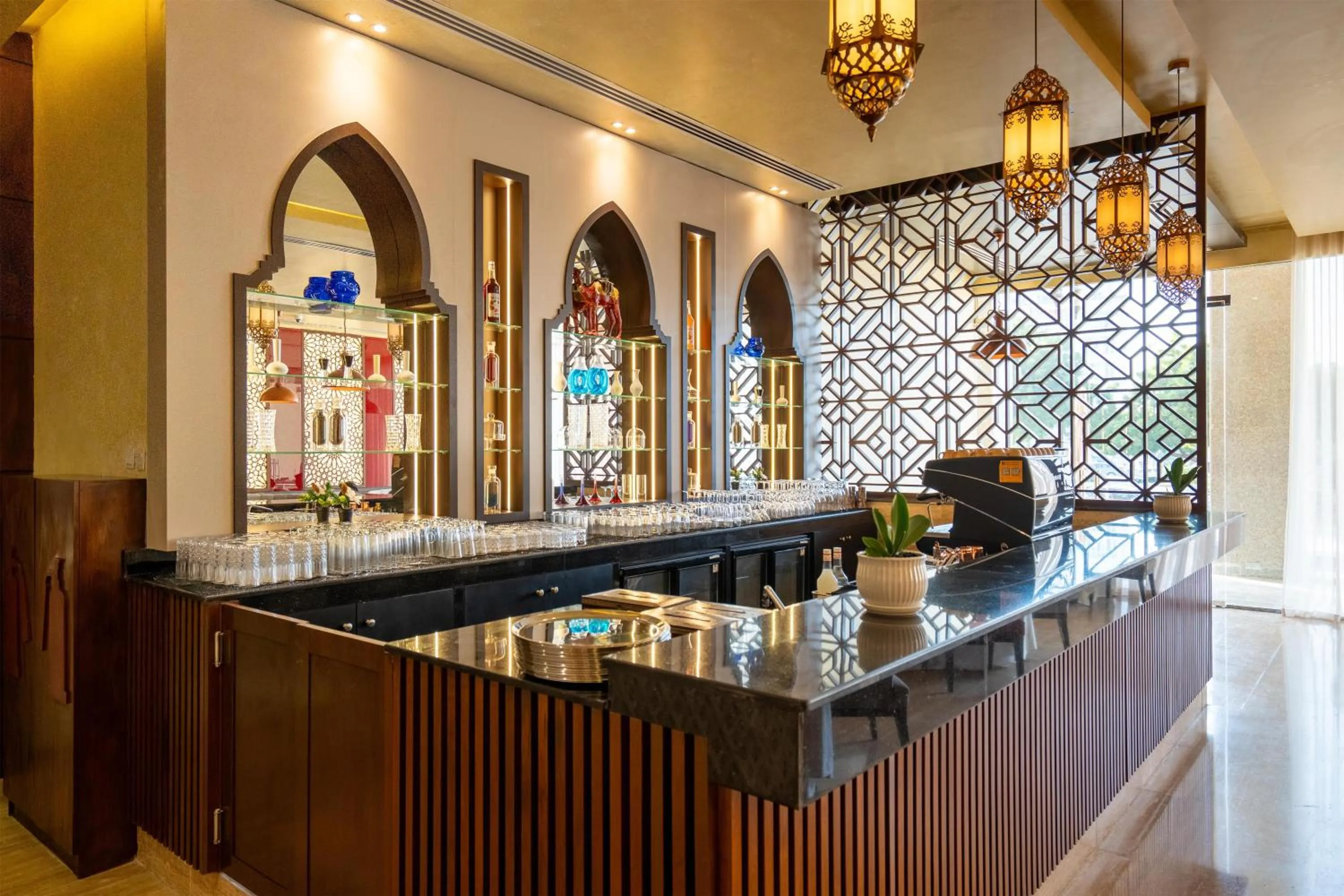 Restaurant/places to eat in Radisson Hotel Muscat Panorama