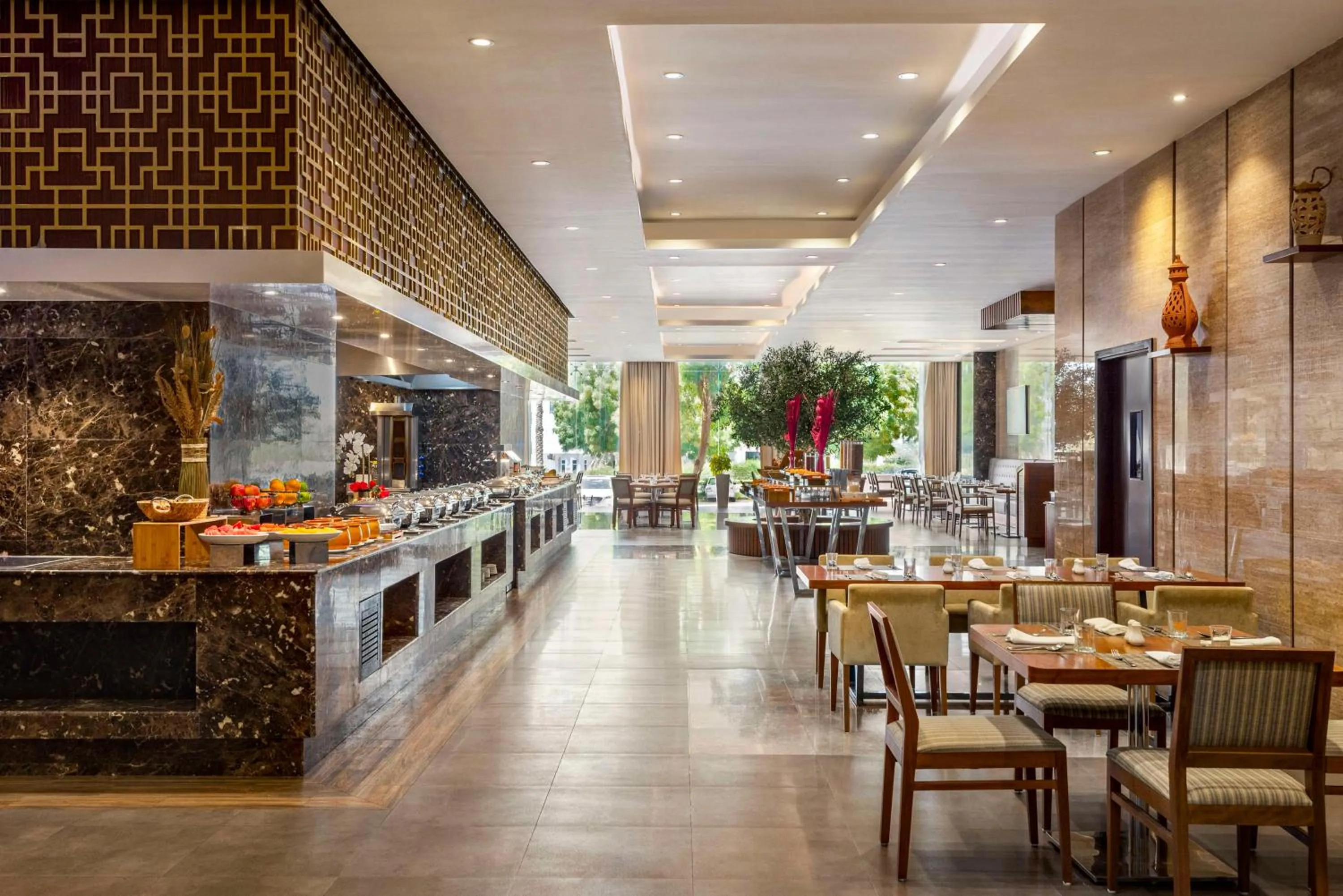 Restaurant/places to eat in Radisson Hotel Muscat Panorama