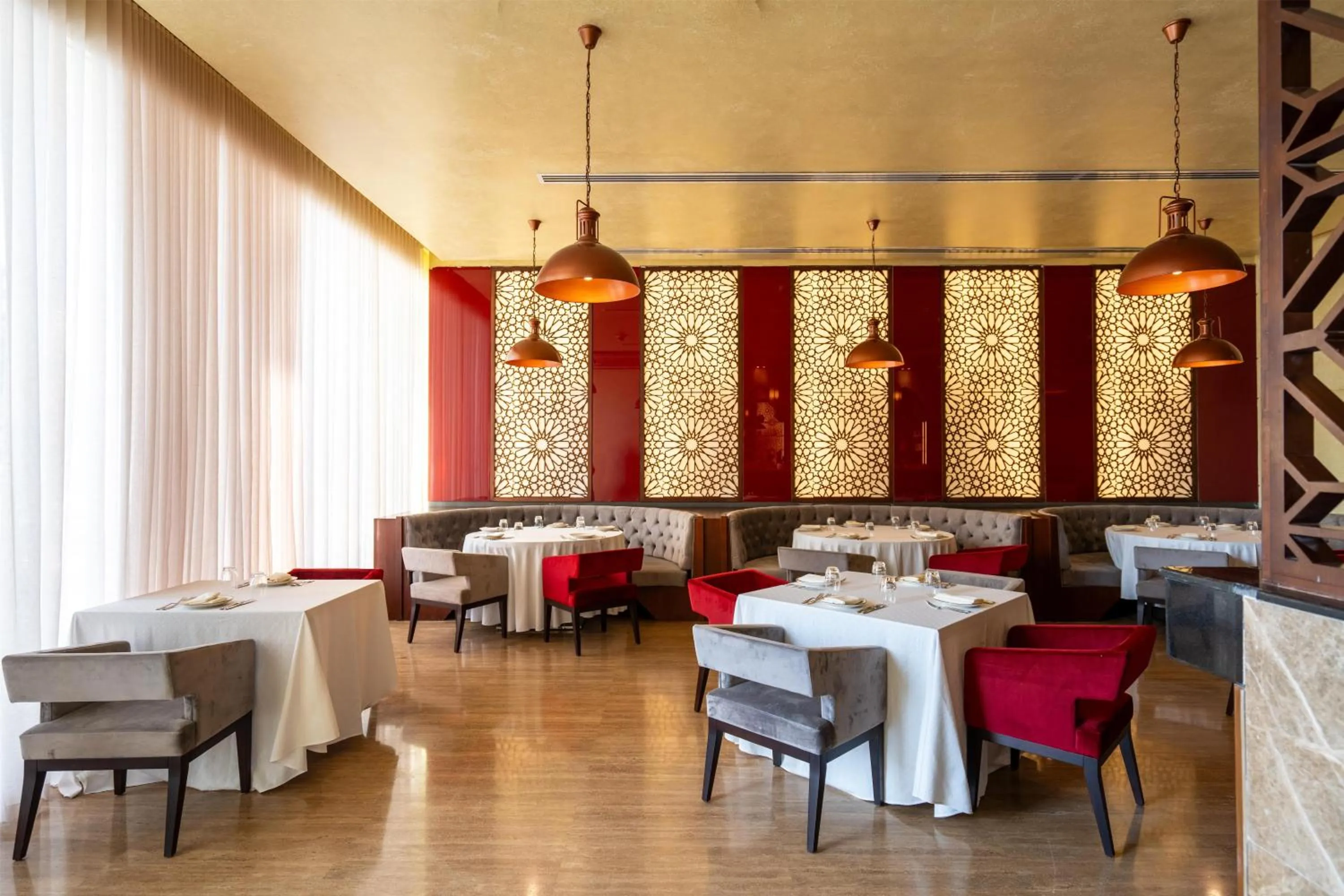 Restaurant/places to eat in Radisson Hotel Muscat Panorama