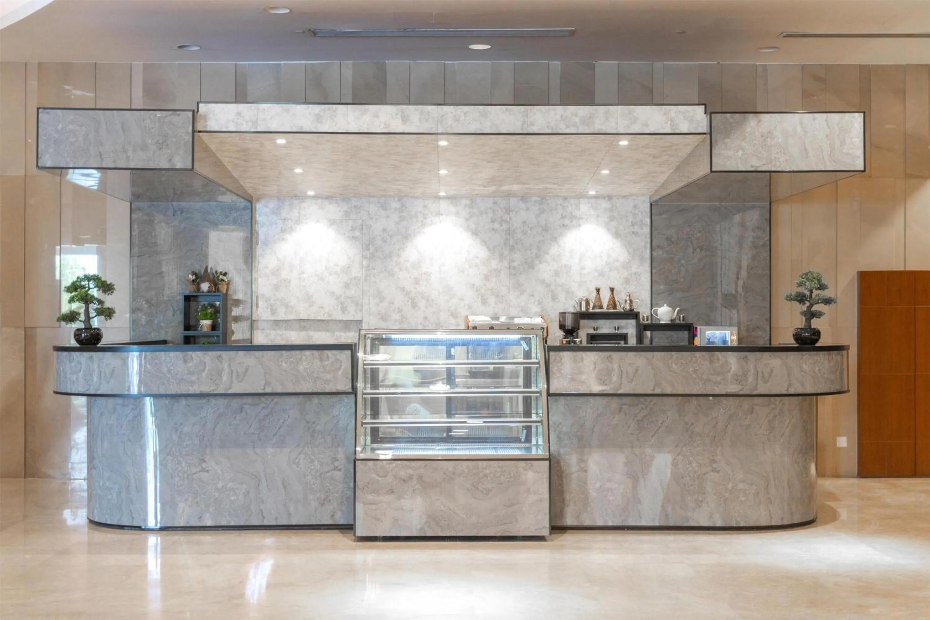 Restaurant/places to eat in Radisson Hotel Muscat Panorama