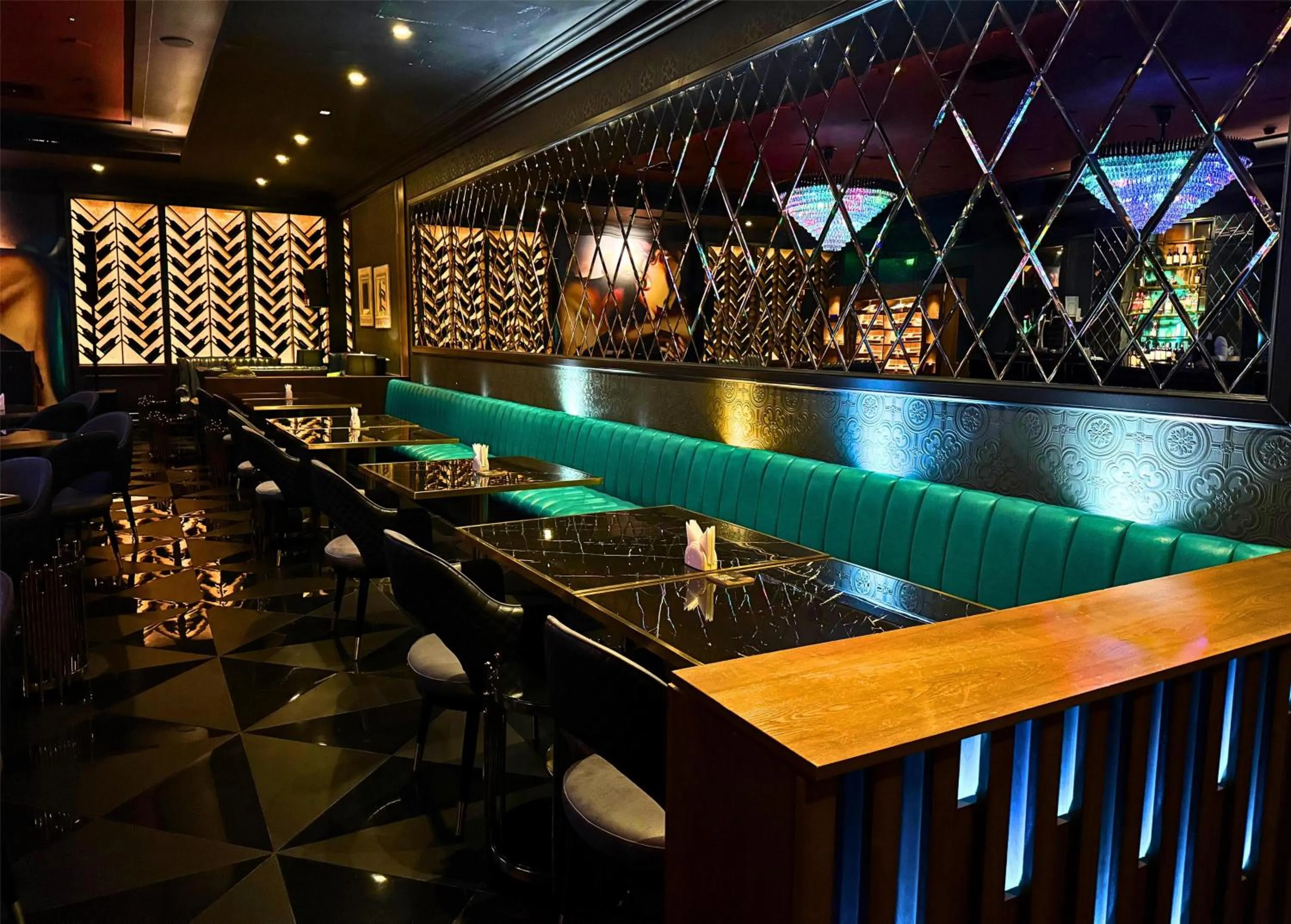 Lounge or bar in Radisson Hotel Muscat Panorama