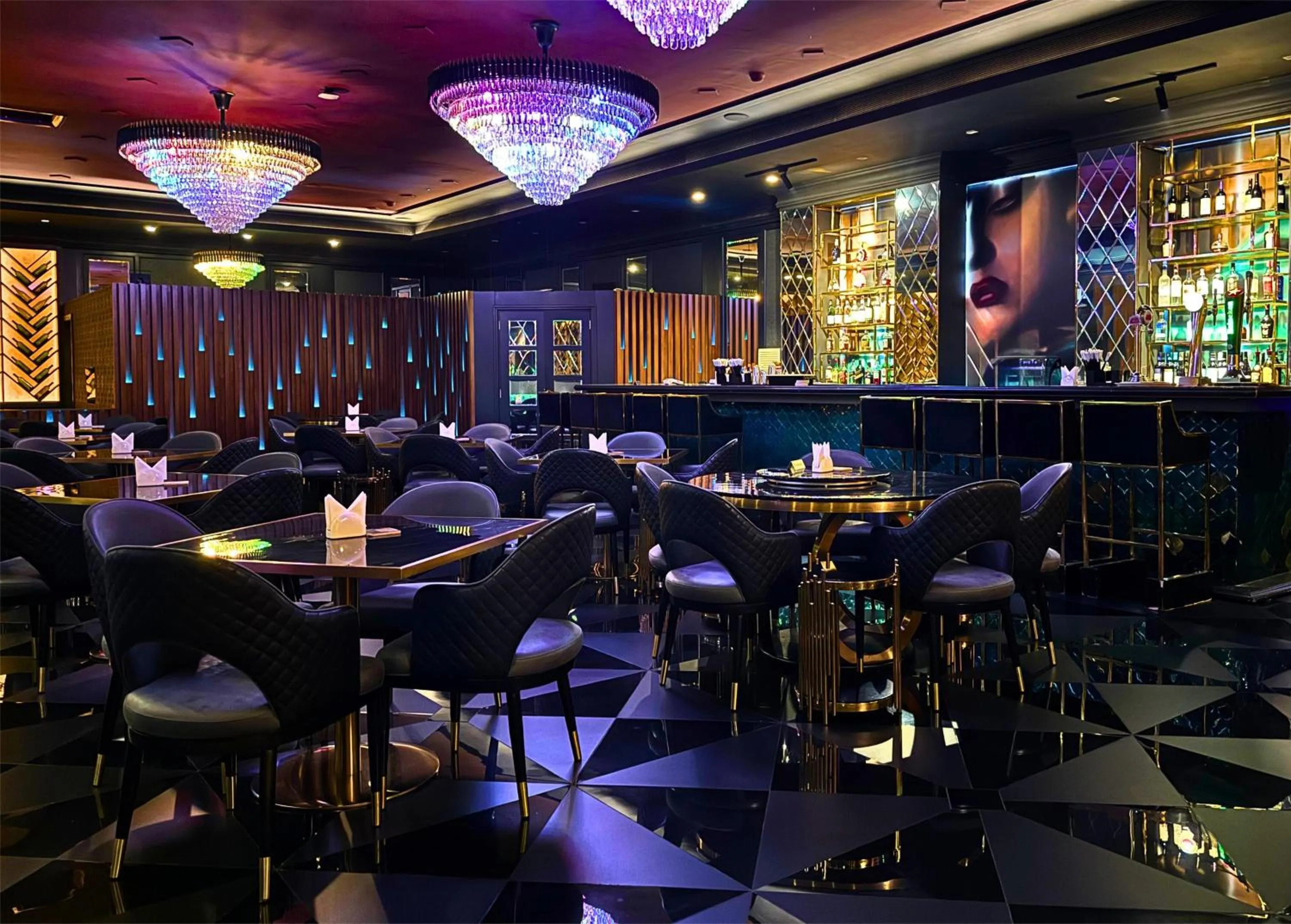 Lounge or bar in Radisson Hotel Muscat Panorama